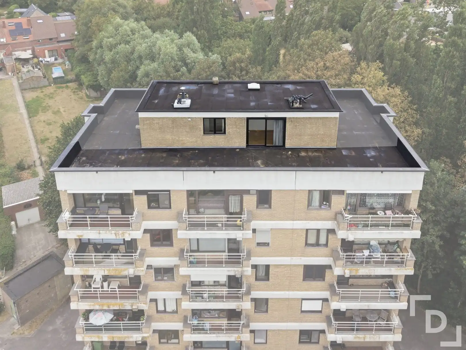 Hoofdfoto van de publicatie: Studio met 2 staanplaatsen te koop met panoramisch zicht en enorm terras.
