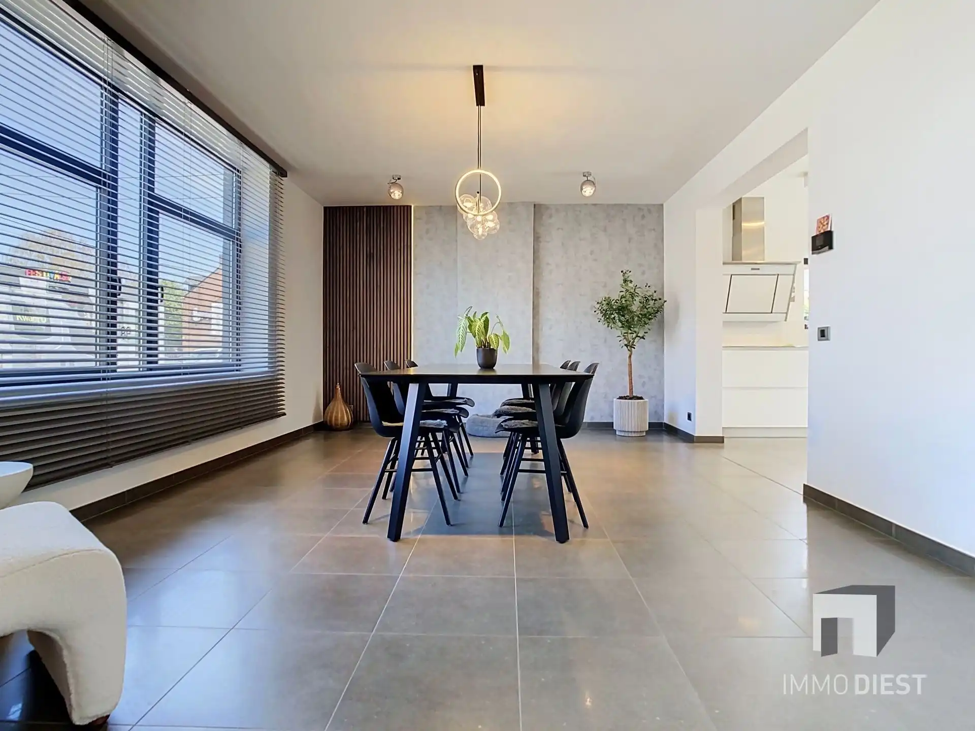 Moderne, lichtrijke woning met aangename tuin aan de voet van hartje Scherpenheuvel. foto 4