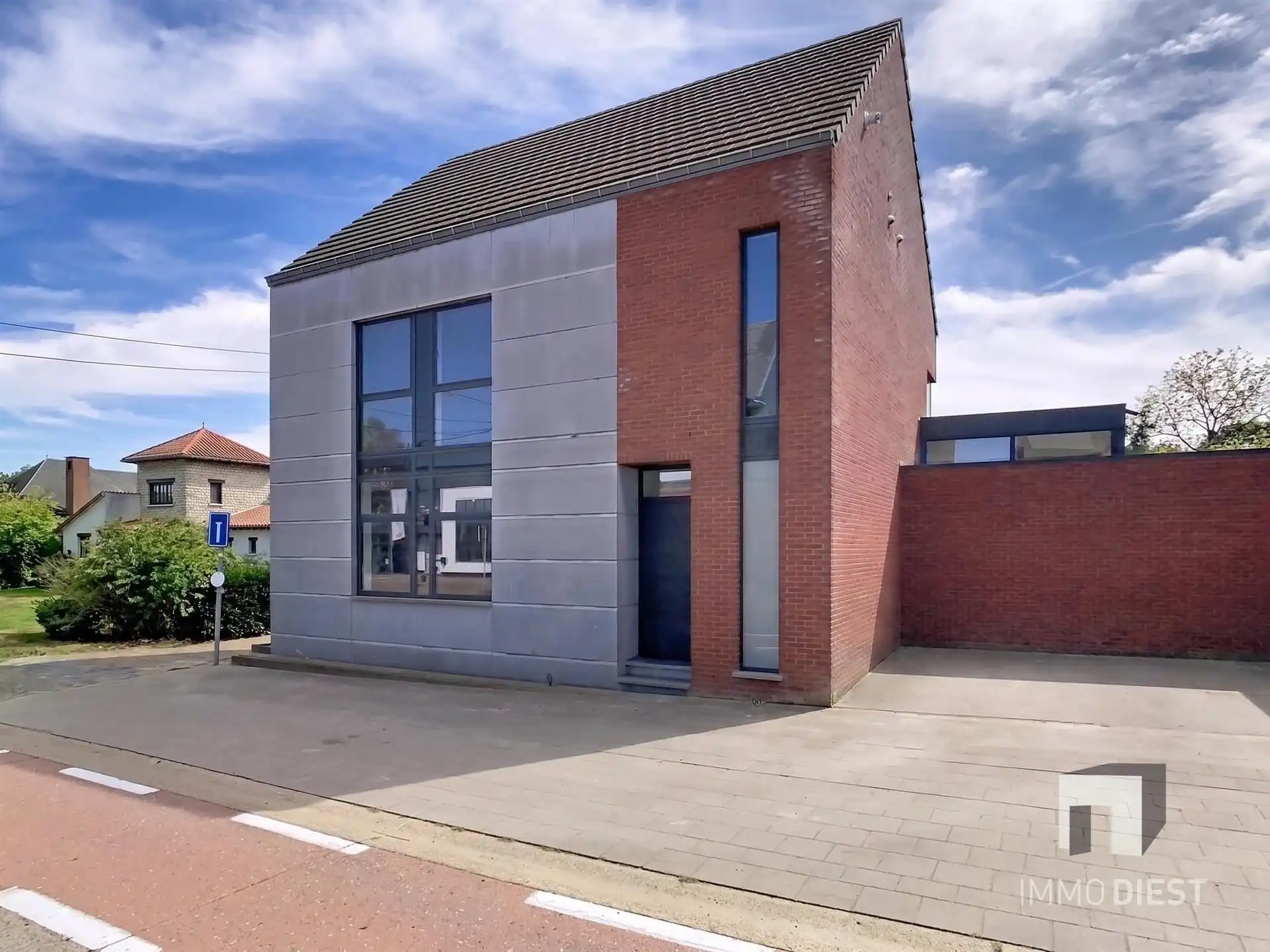 Moderne, lichtrijke woning met aangename tuin aan de voet van hartje Scherpenheuvel. foto 4