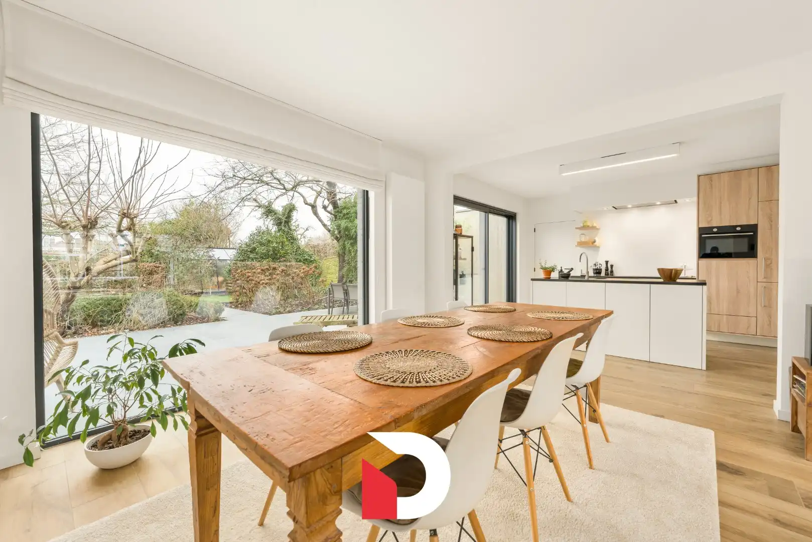 Ruime en volledig instapklare halfopen woning met praktijk op 960 m² grond foto 7