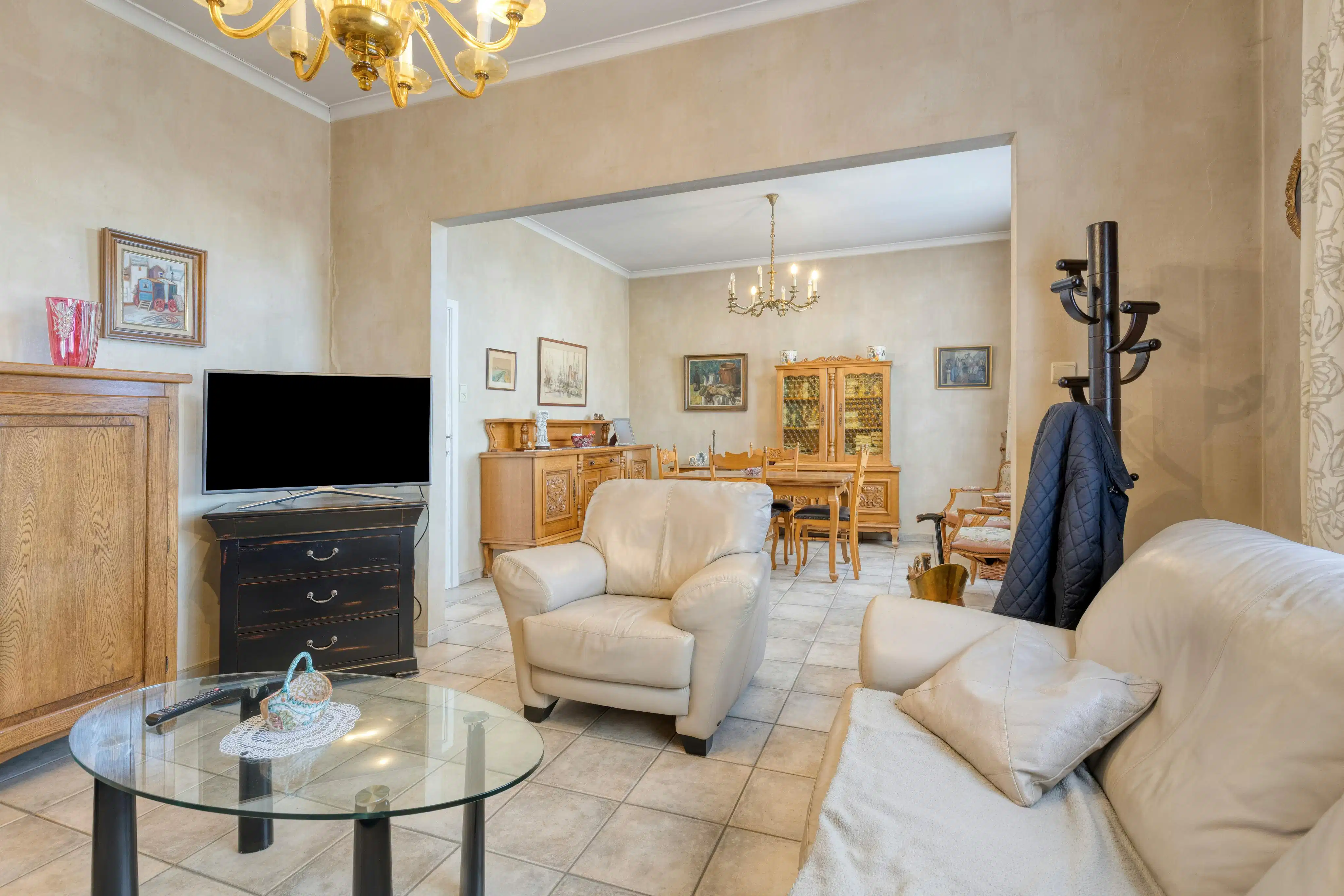 Herenwoning met 3 slaapkamers in het centrum van Veurne. foto 3