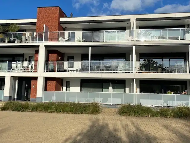 Ruim en instapklaar appartement met 3 slaapkamers, 2 terrassen en garage. foto 2