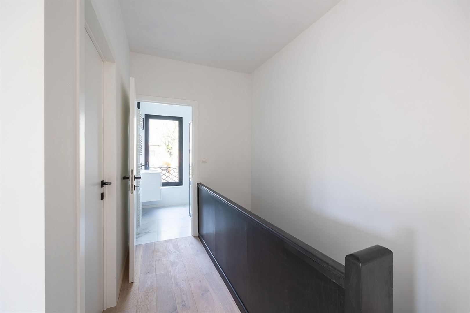 Totaal vernieuwde woning in zeer geliefde straat in centrum!  foto 7