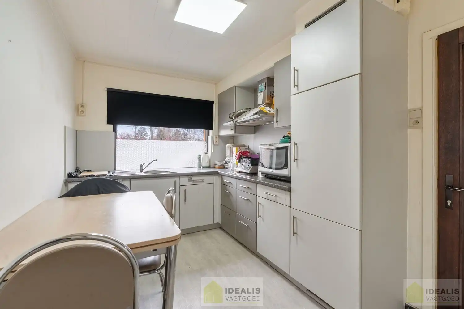 IDEALIS VASTGOED – CHARMANTE EENGEZINSWONING TE WIJCHMAAL, PEER! Deze woning omvat ca. 102m² bewoonbare oppervlakte op een perceel van 2a24ca met op het gelijkvloers inkomhal, bureau, woonkamer, keuken, toilet en berging. Op de verdieping 2 slaapkamers, dressing (mogelijkheid tot 3de slaapkamer in dressing) en badkamer. Uiterst geschikt voor kandidaten op zoek naar een betaalbare woning. foto 6