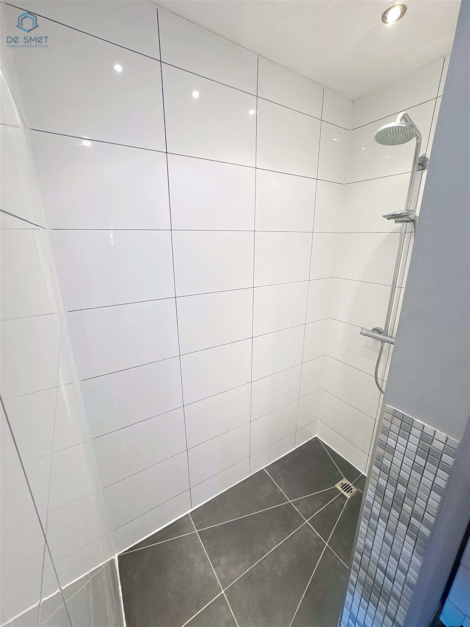 Instapklare moderne villa met 4 slaapkamers, zwembad en ruime tuin foto 20