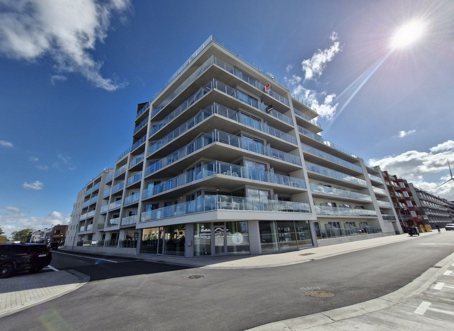 Nieuwbouwappartement met twee grote terrassen met open zichten over de jachthaven. foto 2