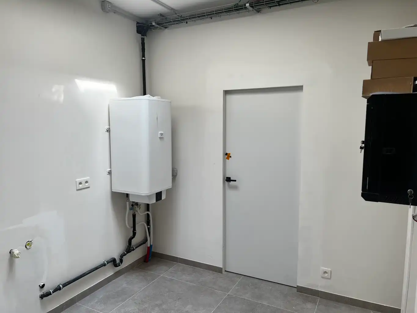 Kantoor met polyvalente ruimte, 4 burelen, vergaderzaal foto 14