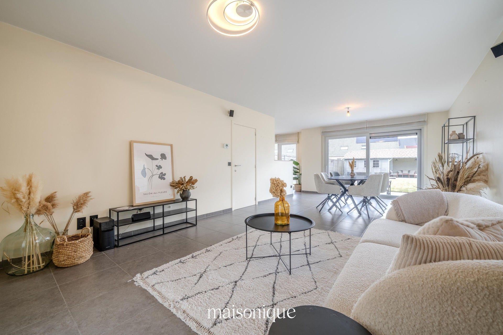 Recente familiewoning in een rustige buurt te Roeselare. foto {{pictureIndex}}