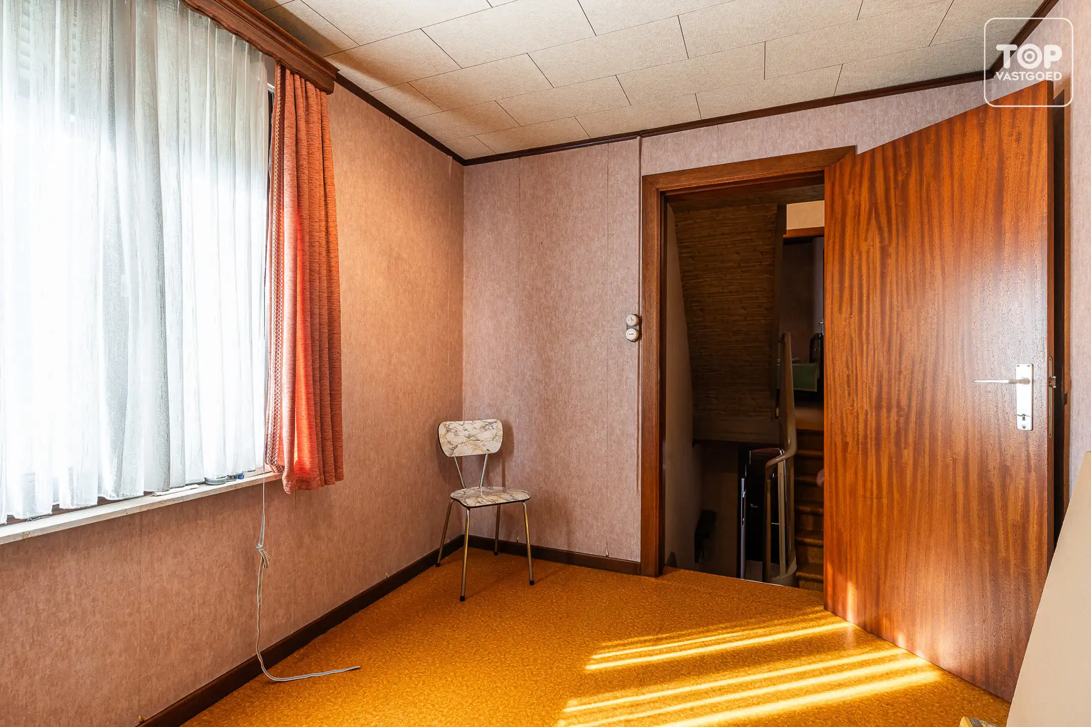 Te renoveren woning met 3 slaapkamers, tuin en grote zolder foto 12