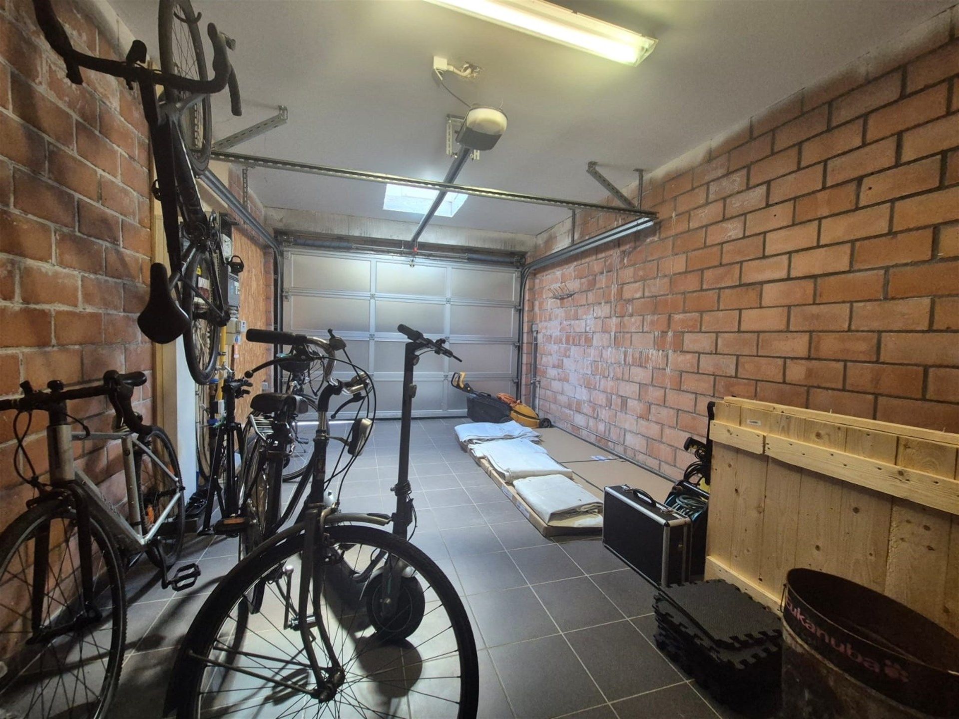 Bijzonder interessant gelegen recente woning met tuin en garage. foto 27