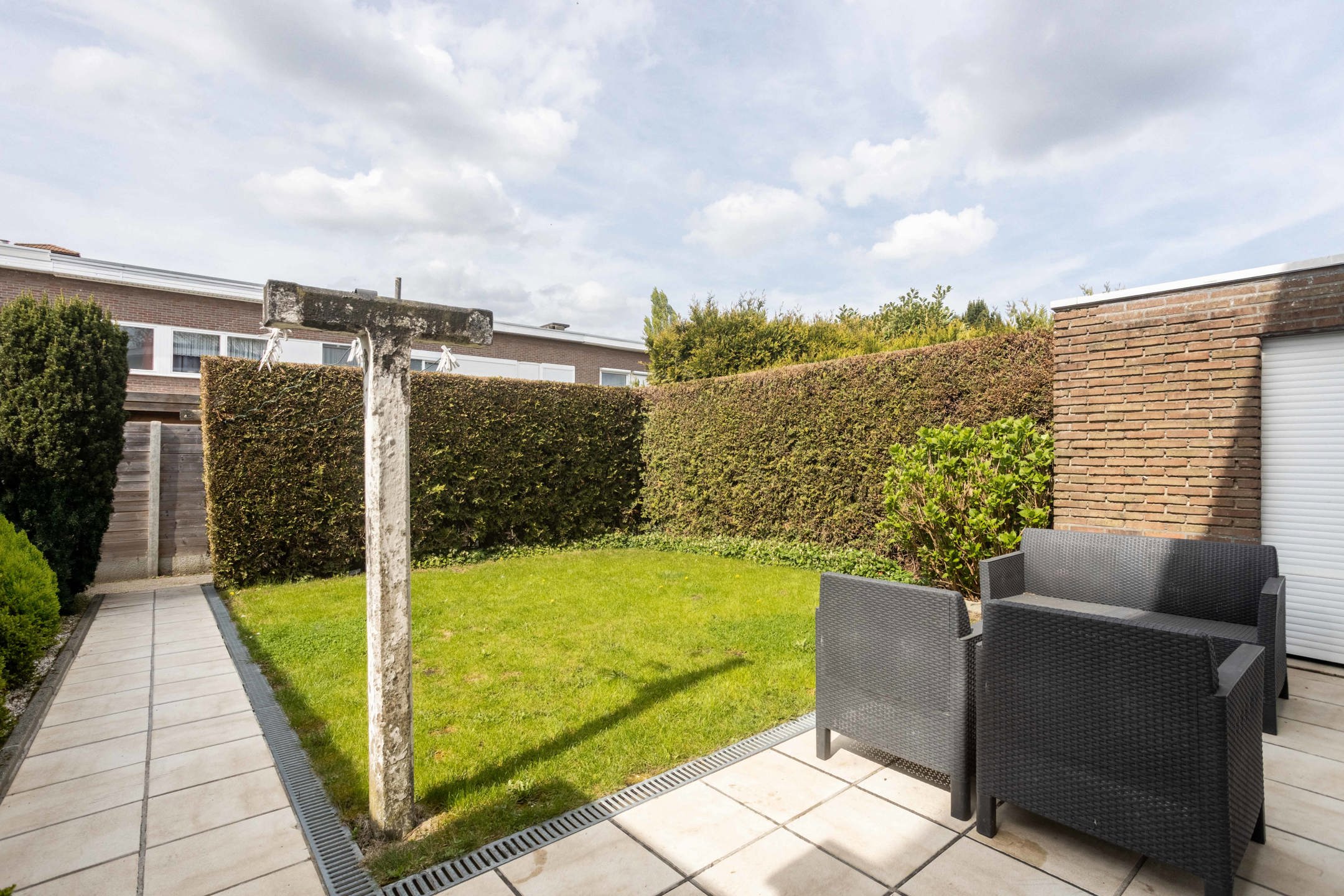 Gezinswoning met 4 slaapkamers, tuin en achteruitweg  foto 22