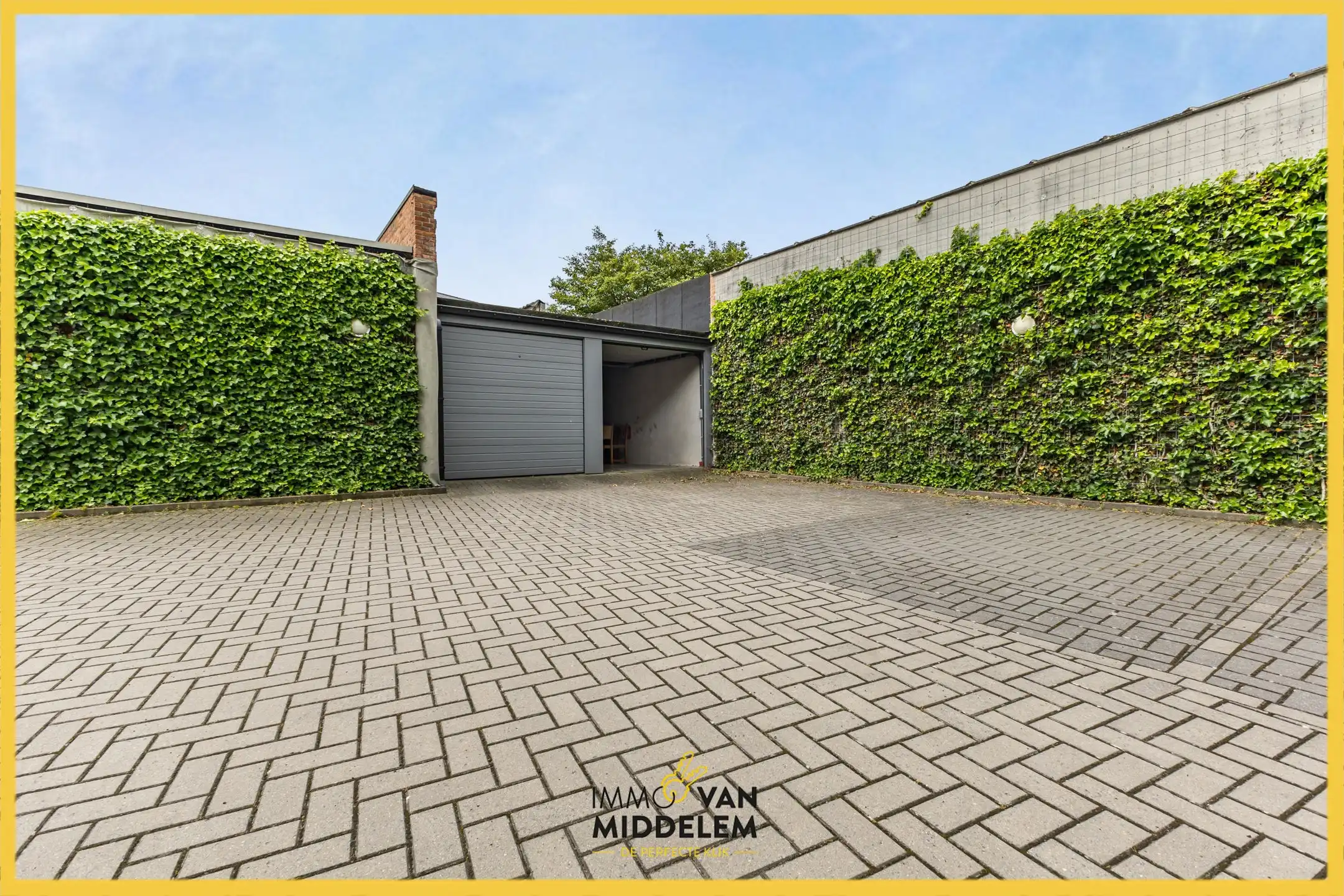INSTAPKLAAR APPARTEMENT MET 2 SLPKS, 2 TERRASSEN EN GARAGE foto 20