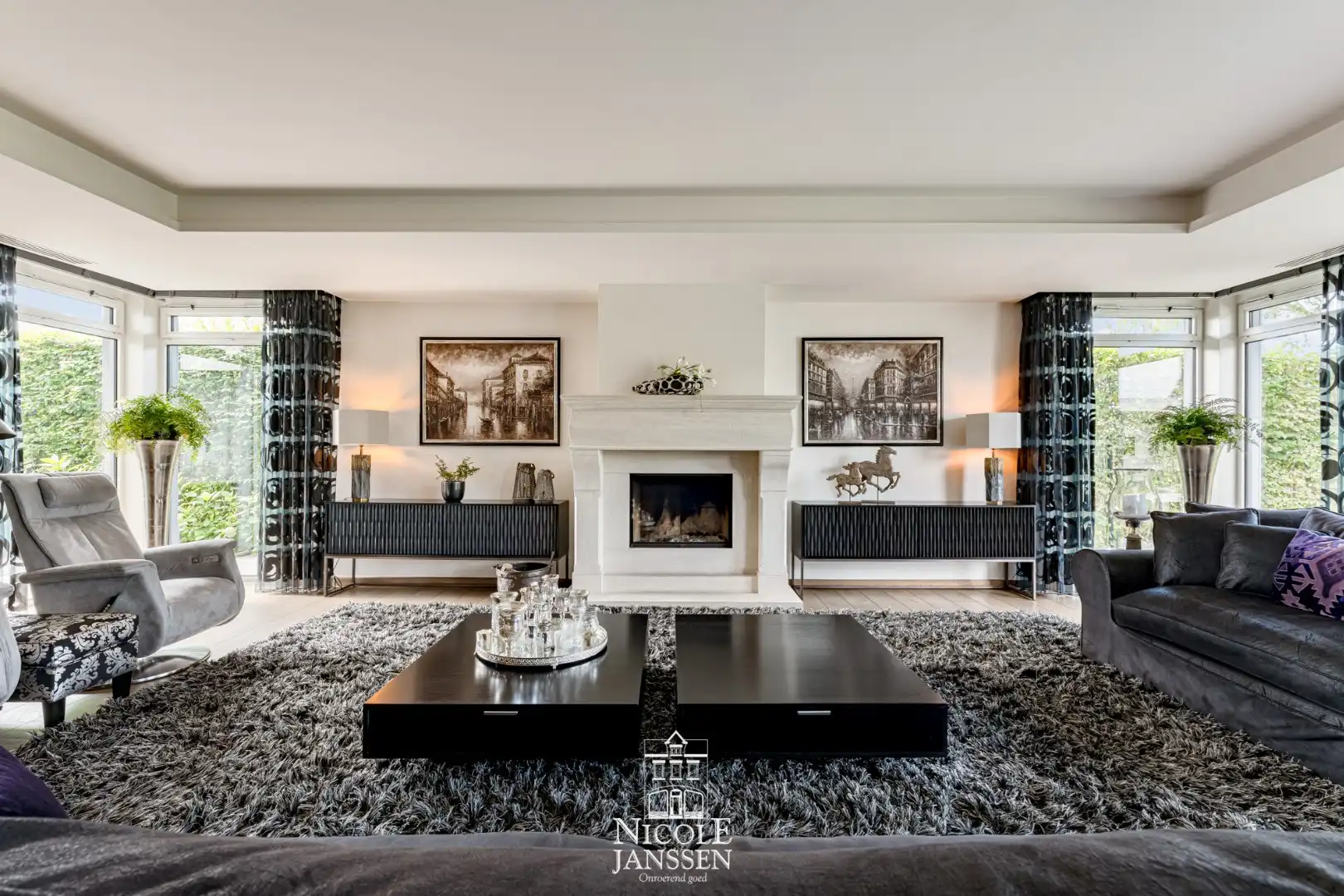 Riante woning met paardenstallen foto 6