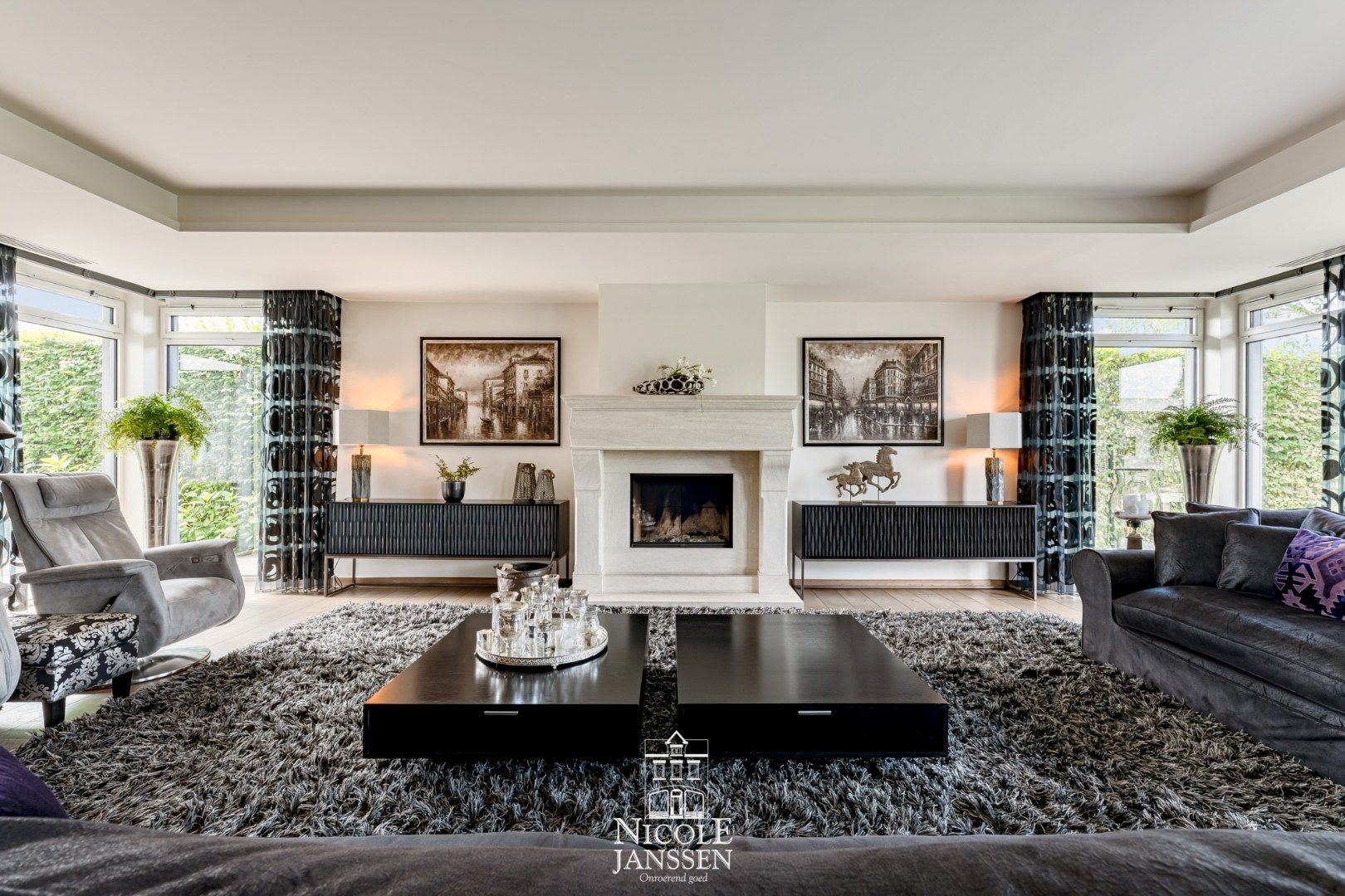 Riante woning met paardenstallen foto 6