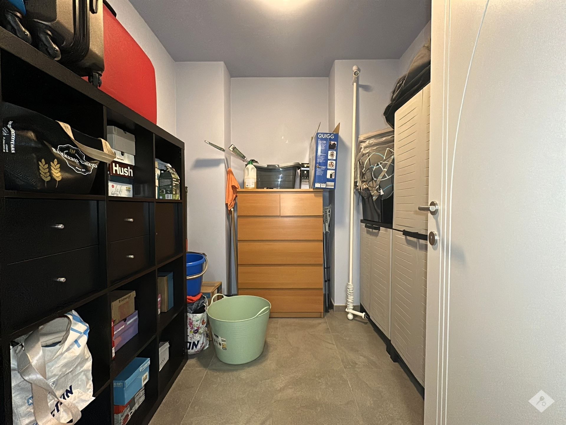 Ruim appartement met tuin, garage en buitenberging foto 9