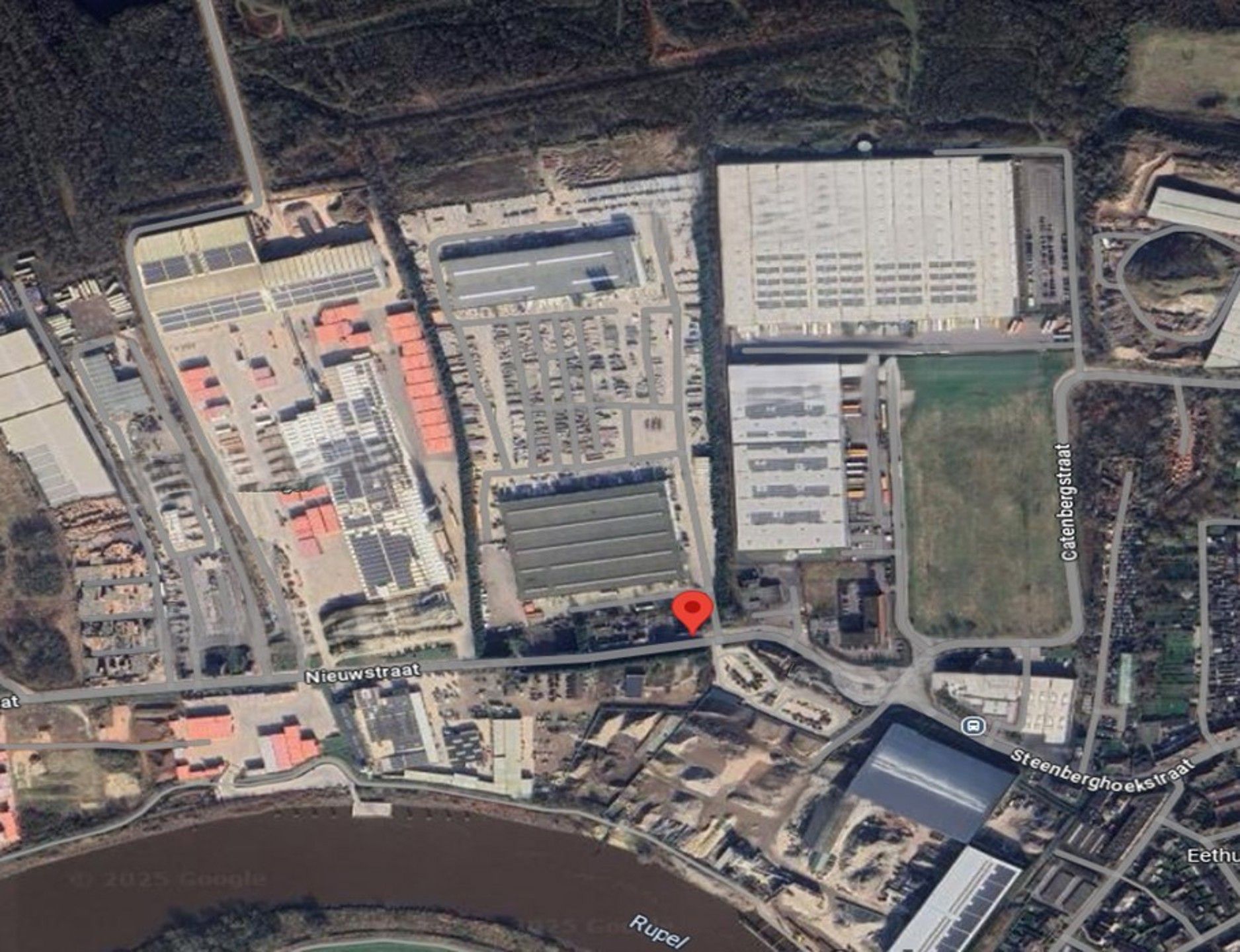 Magazijnen van 5.299 m² en 7.500 m² met verhard terrein foto 9