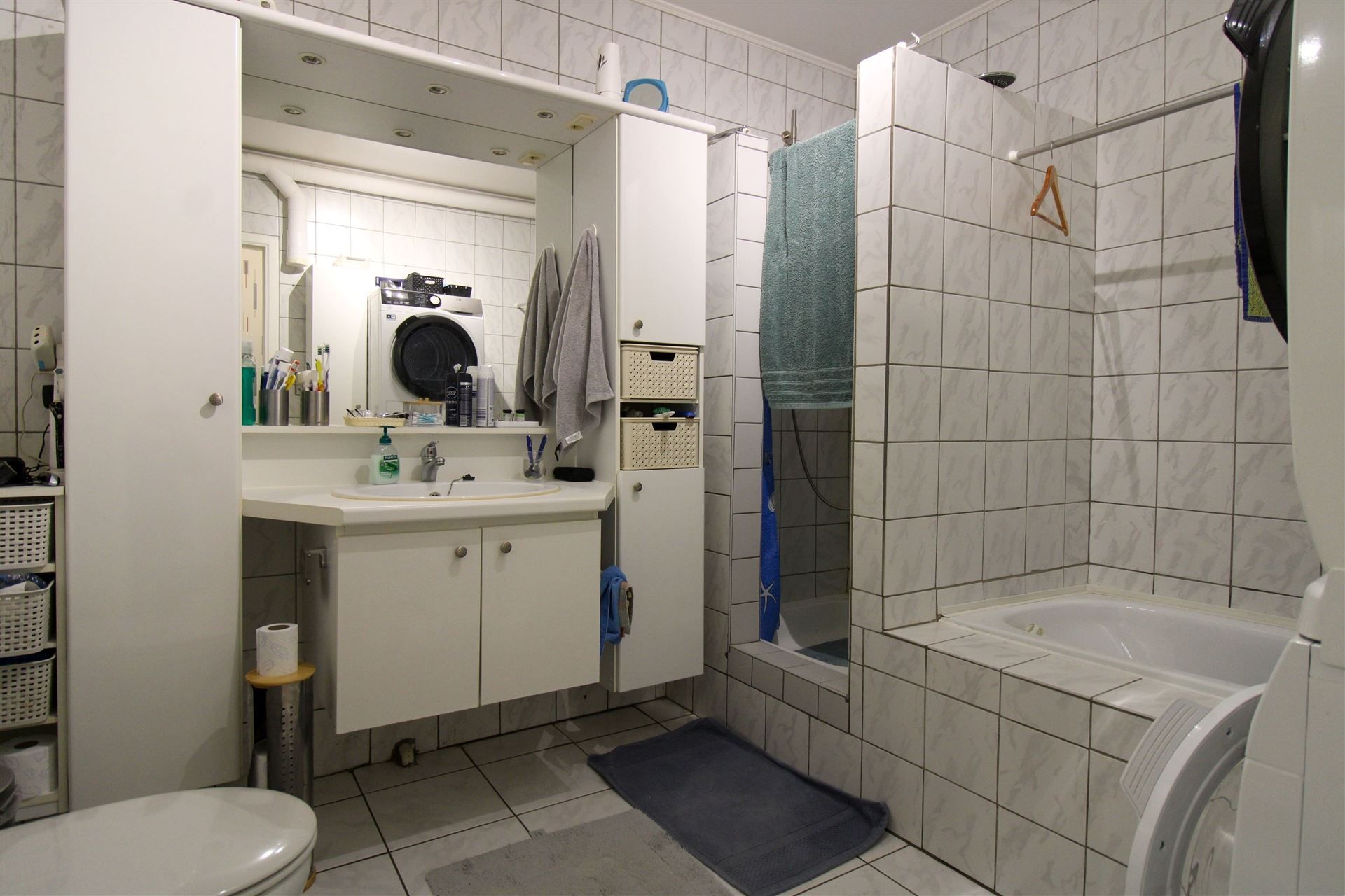 Opbrengsteigendom met 2 verhuurde eenheden op toplocatie in Maasmechelen! foto 8