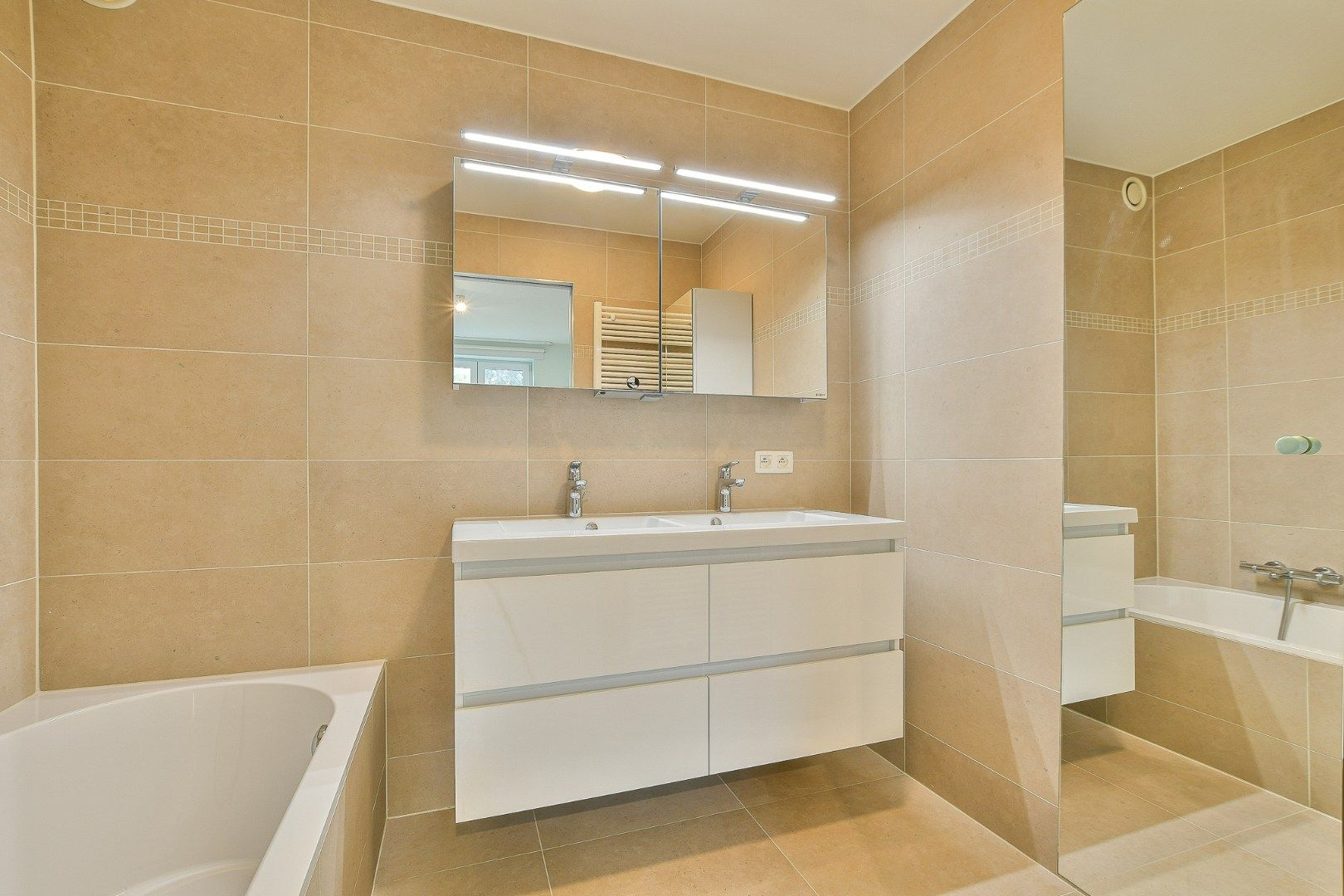 Gelijkvloers 2-slaapkamerappartement in recente residentie 'Royal Golf Garden' te De Haan - Vosseslag foto 15