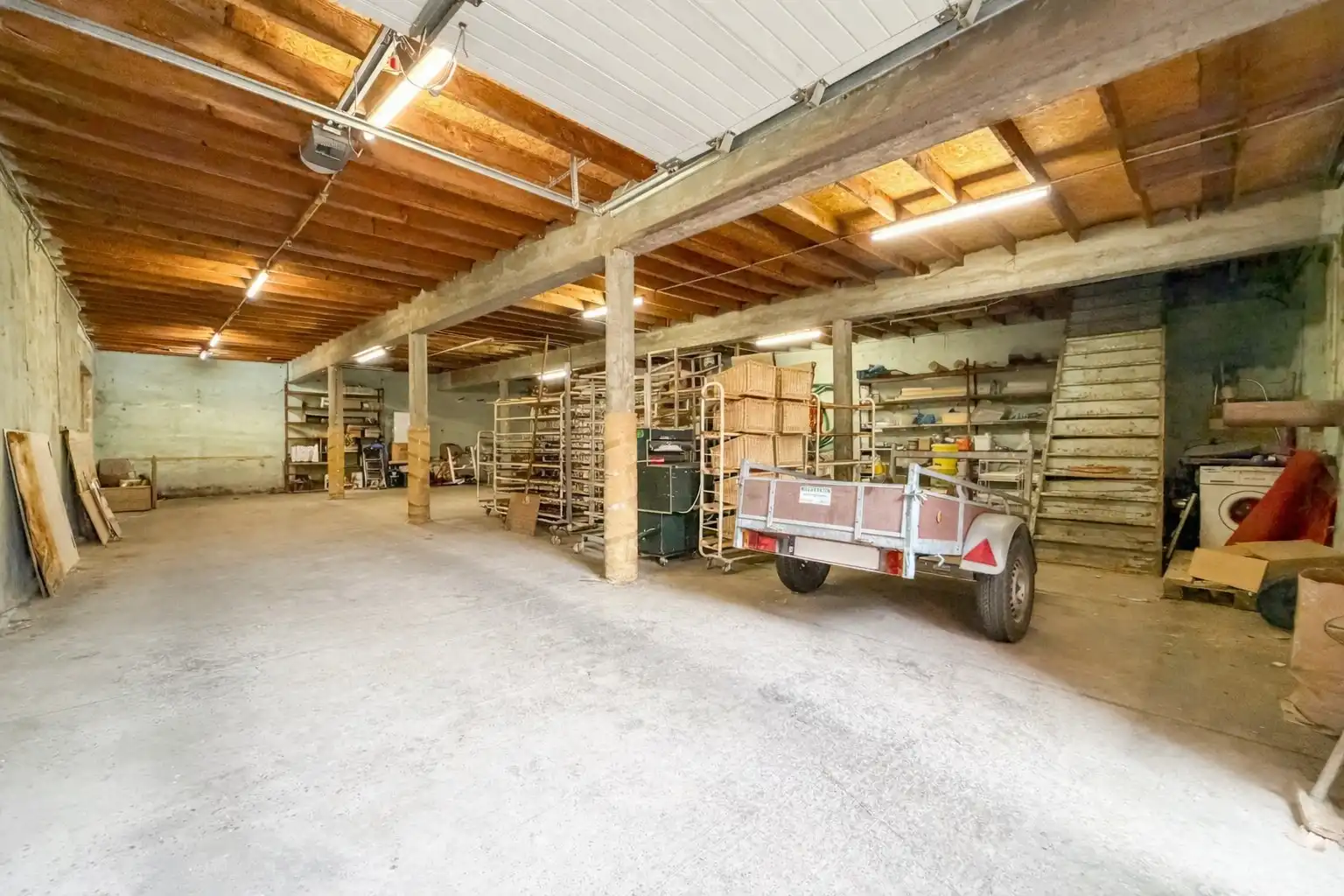 Handelspand bestaande uit winkel met woning, productieatelier en groot magazijn, Torhout foto 10