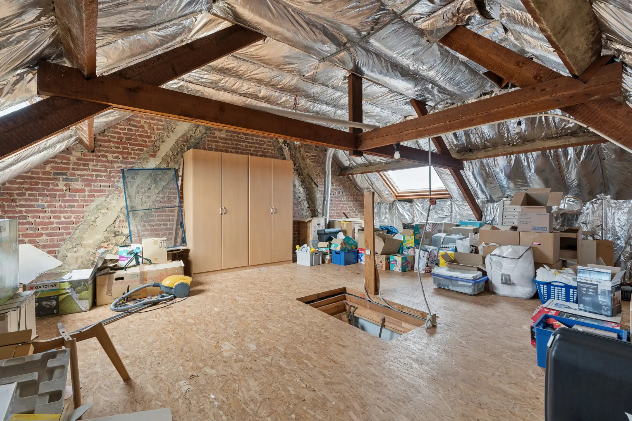 Ruime, deels gerenoveerde 3-gevelwoning met 3 slks en tuin foto 24
