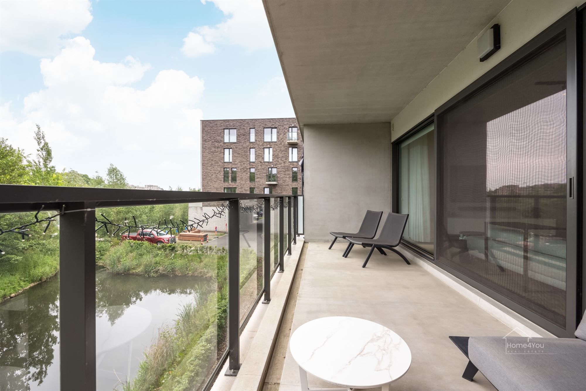 Hoogwaardig kwalitatief afgewerkt appartement met ruim terras en auto staanplaats foto 12