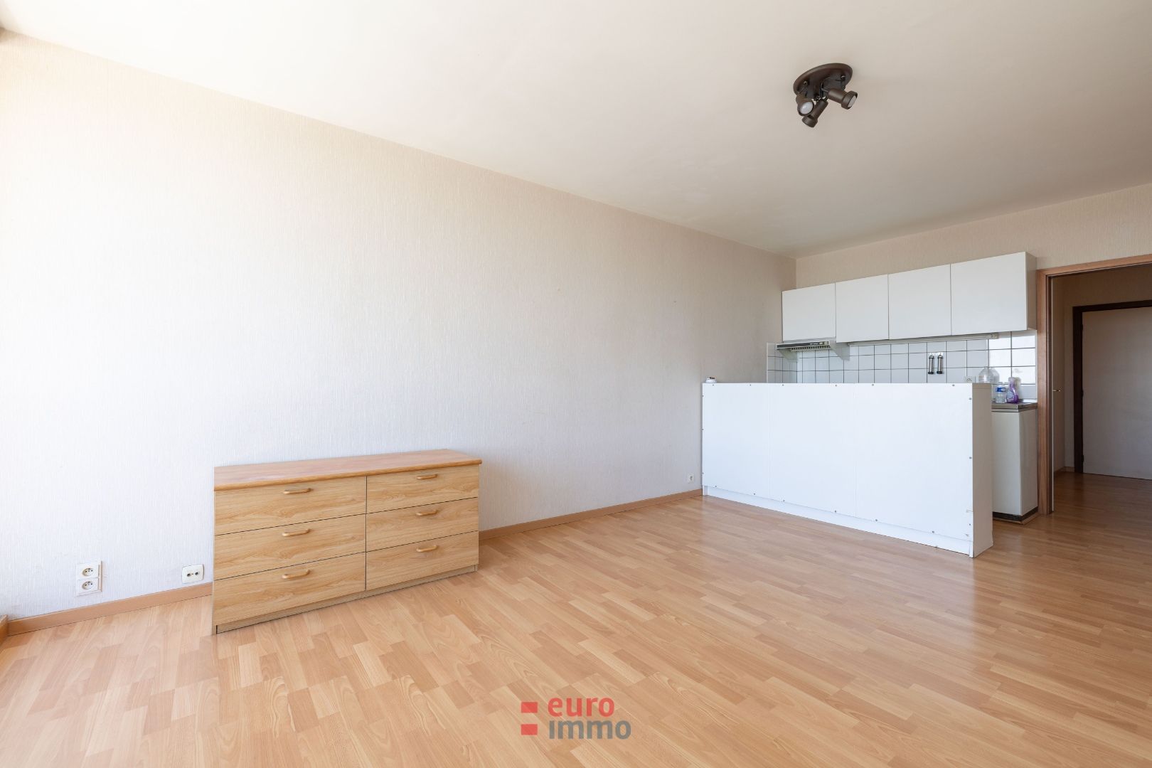 Te renoveren studio met verzicht! foto 3
