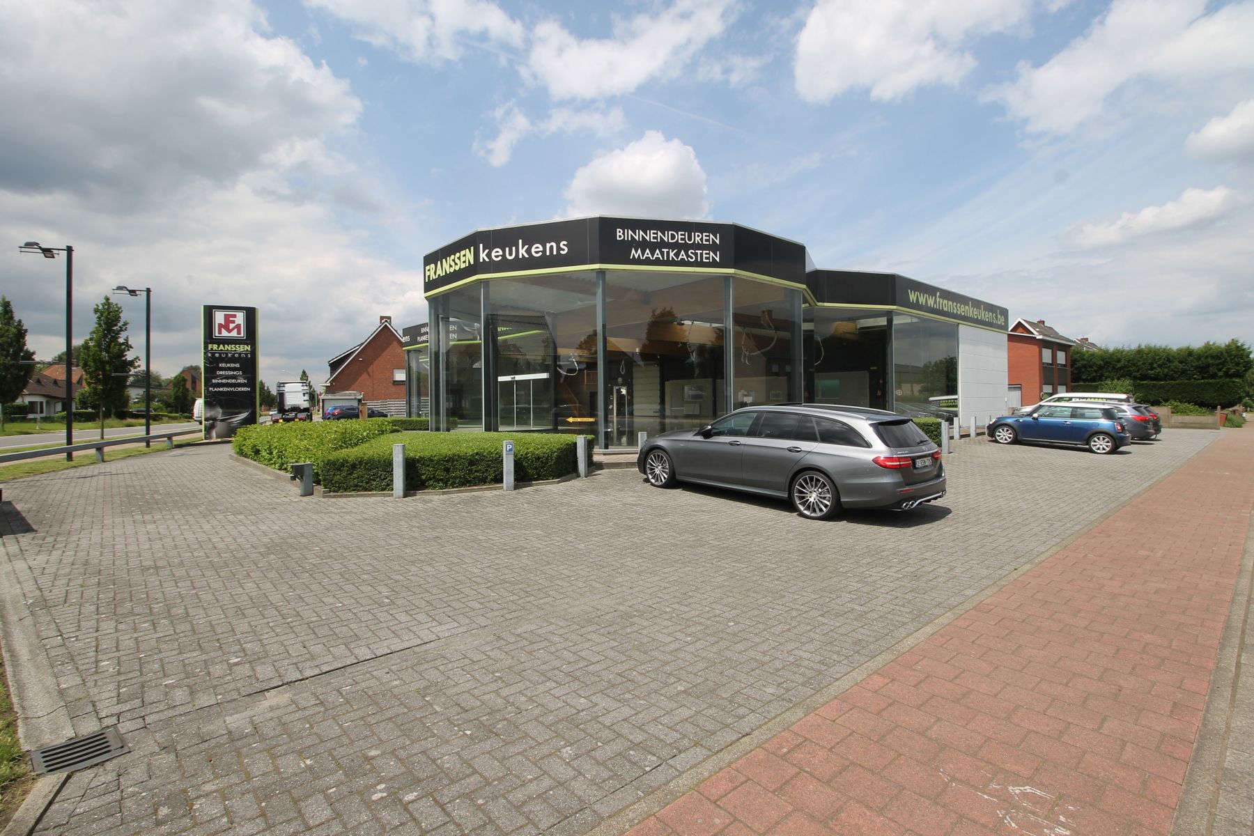 Showroom/kantoorruimte/winkelruimte van ca 642 m² met parking gelegen langs verbindingsweg Merksplas/Turnhout foto 13