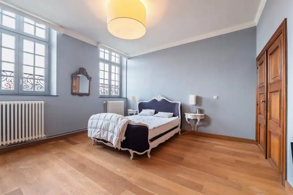 ICONISCH HANDELSPAND MET LUXUEUZE WOONST OP DE GROTE MARKT VAN SINT-TRUIDEN foto 12