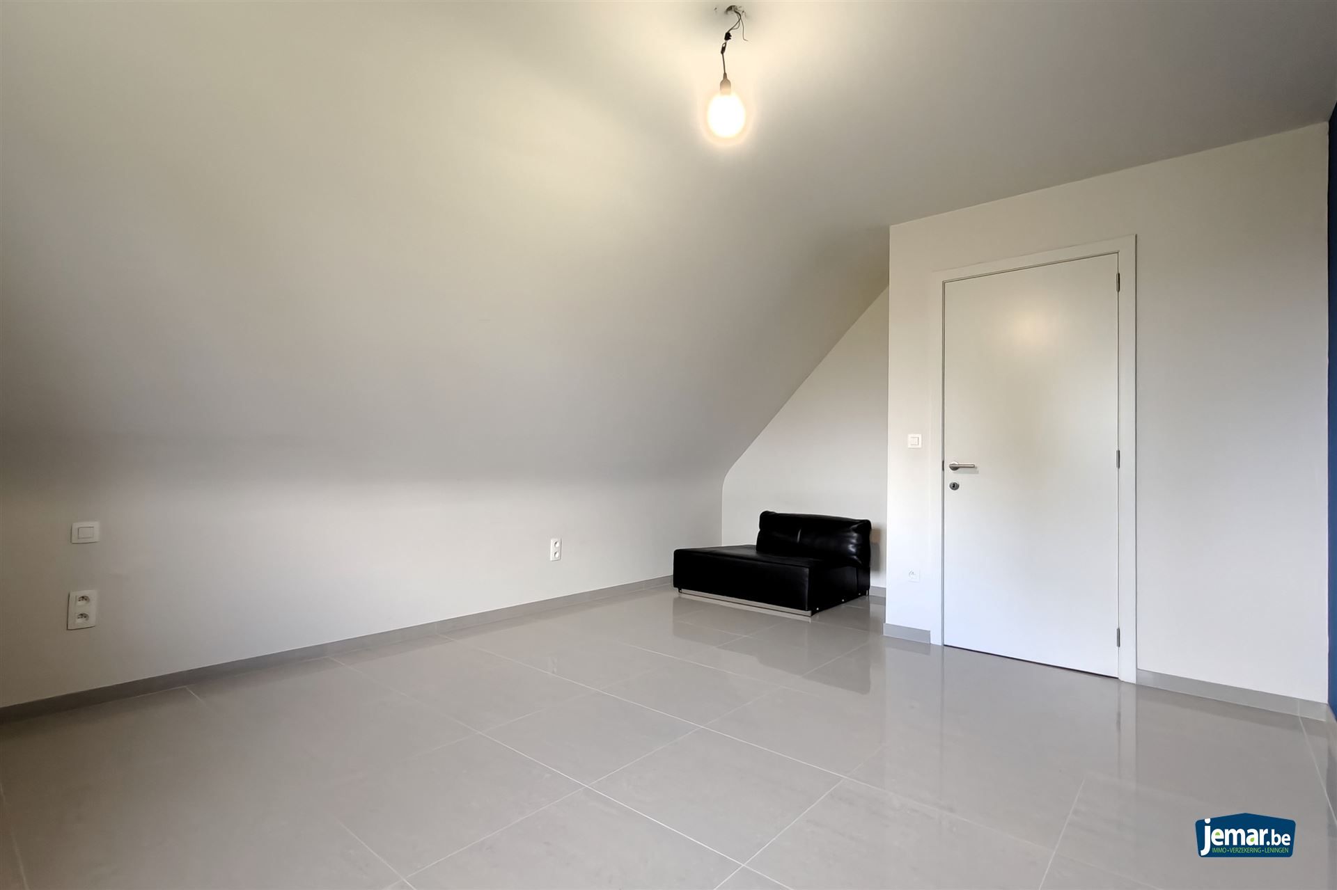 Ruime duplex (197m²) in een residentiële woonwijk te Munsterbilzen foto 13