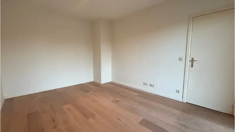Lichtrijk 2-slaapkamerappartement met 2 Terrassen te huur in Kristus-Koning Brugge foto 7