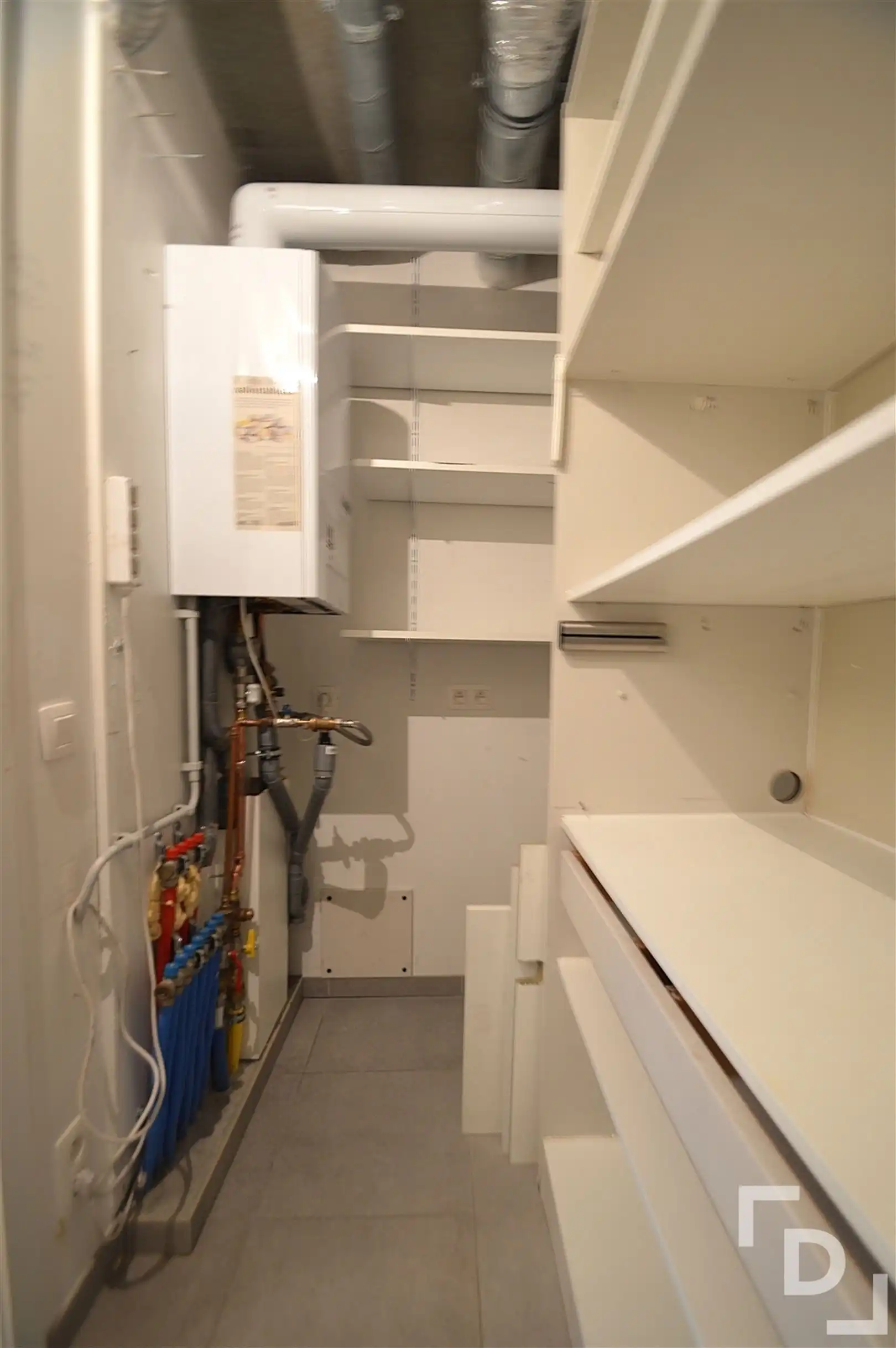 Recent appartement met tuin en autostaanplaats in centrum Poperinge foto 13