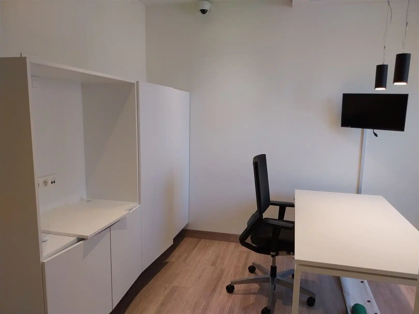 TE HUUR: Multifunctioneel pand met mogelijkheden tot kantoor- of pratijkruimte te Zolder! foto 9