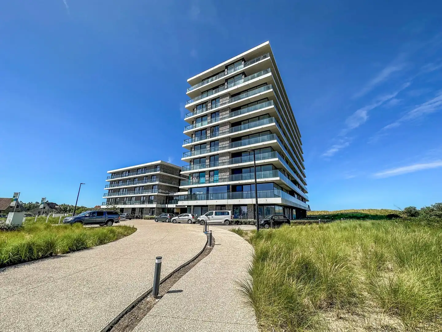 Zonnige assistentiewoning met een prachtig zicht op zee en de duinen. foto {{pictureIndex}}