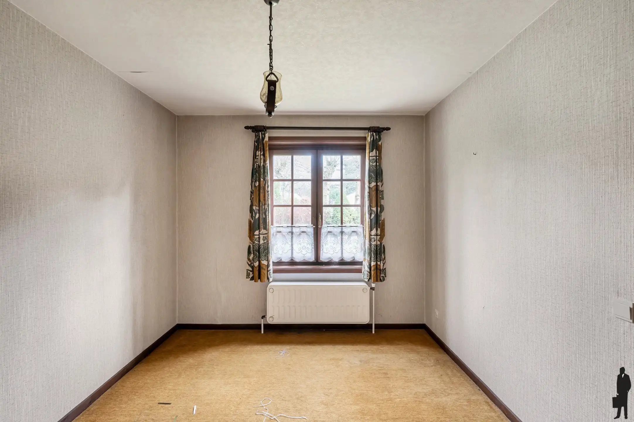 Te renoveren villa, in een bijzonder groene en residentiële omgeving!  foto 16