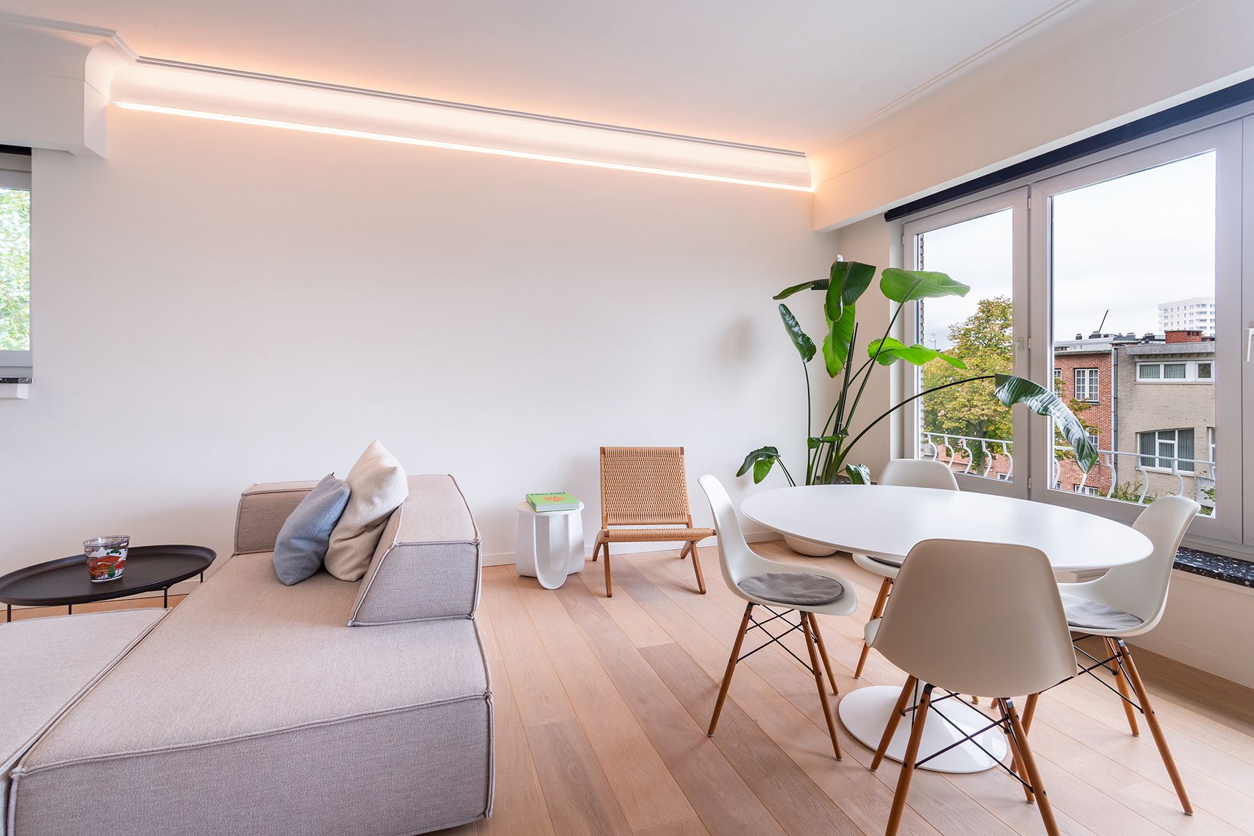 Wilrijk - Gerenoveerd en lichtrijk hoekapp.+ terras. foto 7