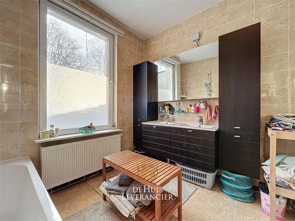 RUIME woning te koop (8 slpks, 2 badk) die ook perfect als tweewoonst kan dienen foto 18