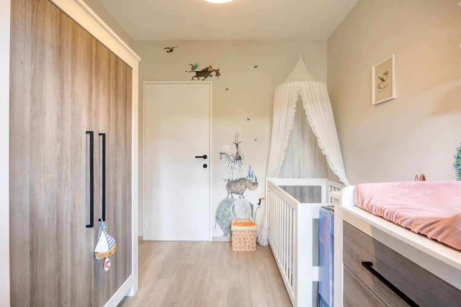 Lichtrijk en ruim 3 slaapkamer appartement met garage! foto 18