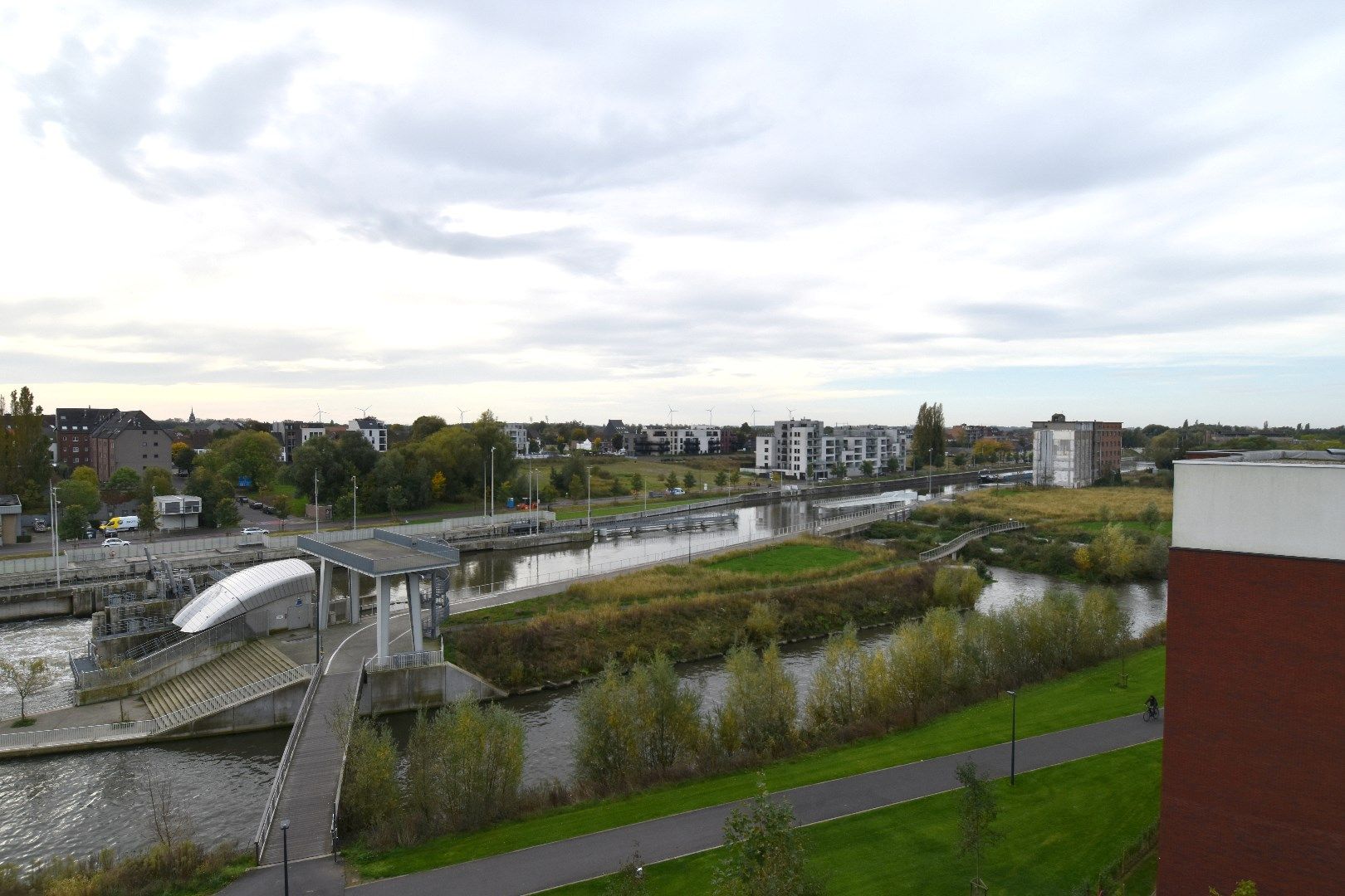 Instapklaar met zicht op de Leie in een rustige omgeving te Harelbeke  foto 14