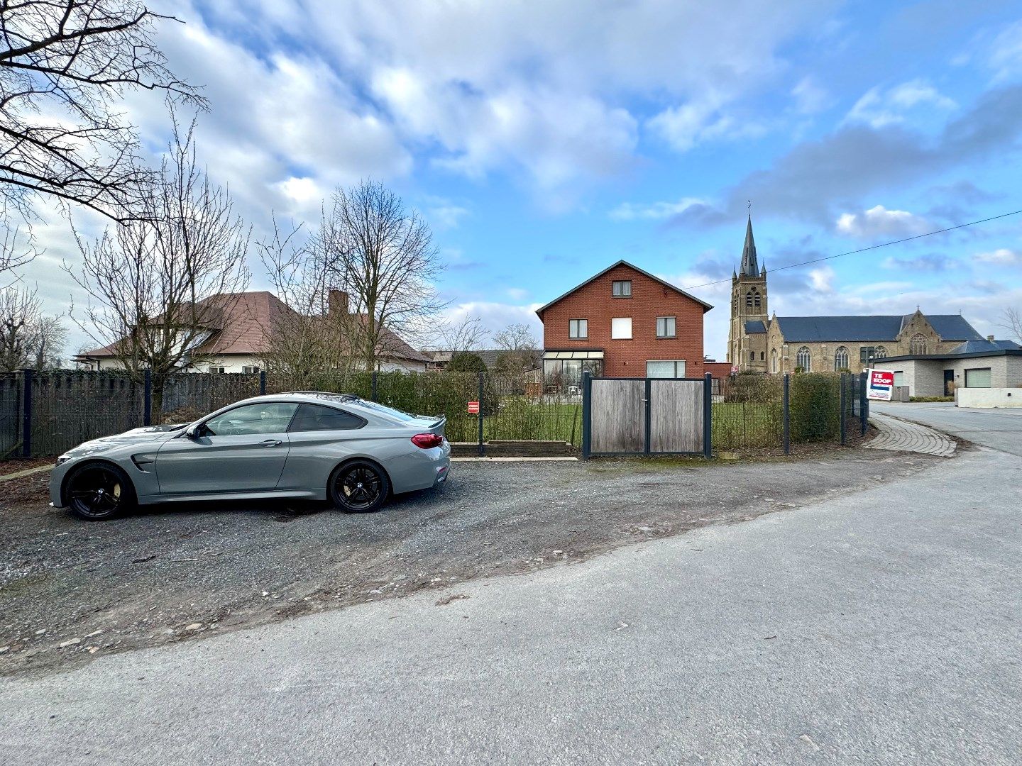ALLEENSTAANDE WONING MET 4 SLPKS, TUIN EN GARAGE foto 2