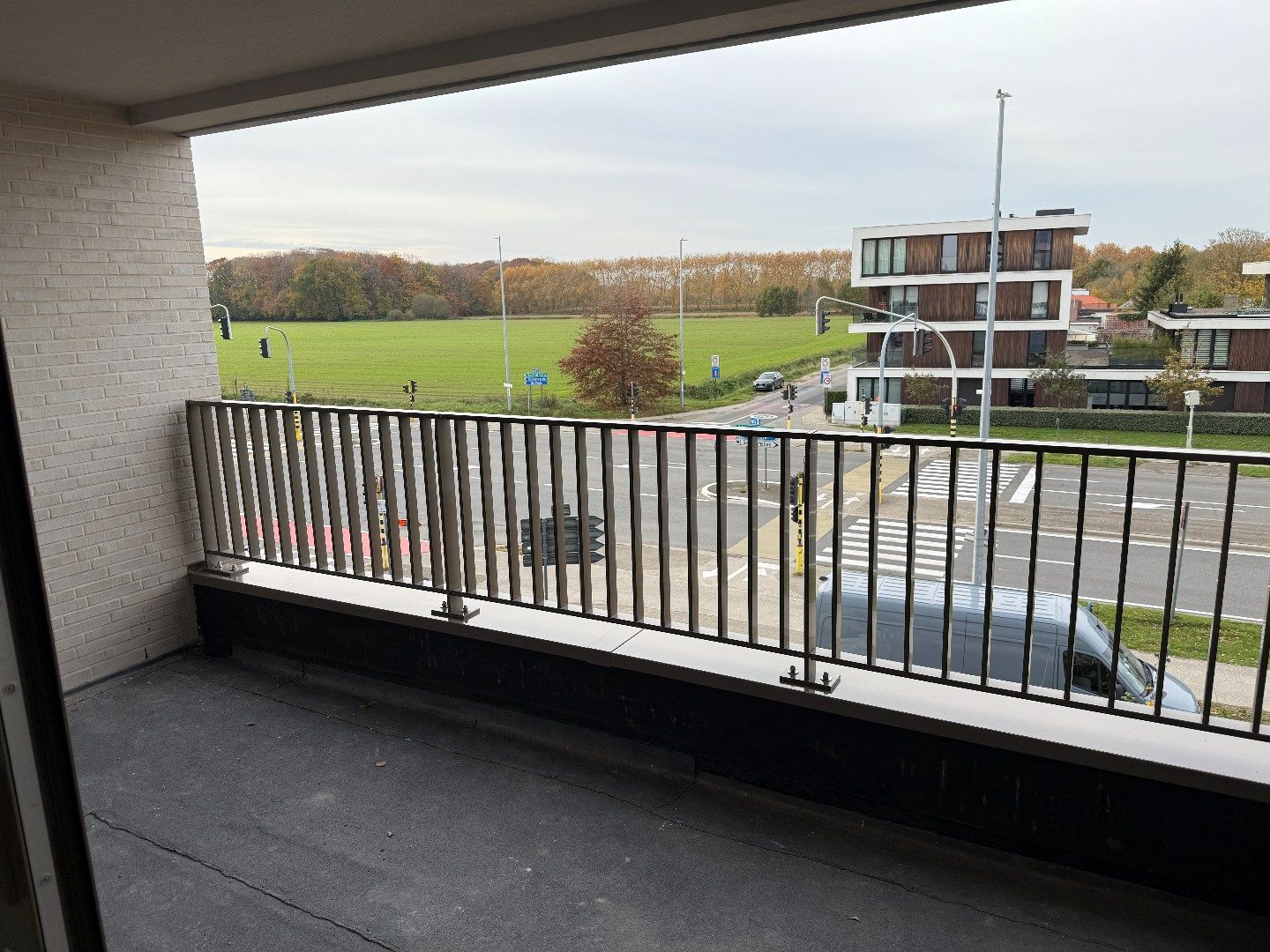 Modern 2-slaapkamer appartement met terras foto 10