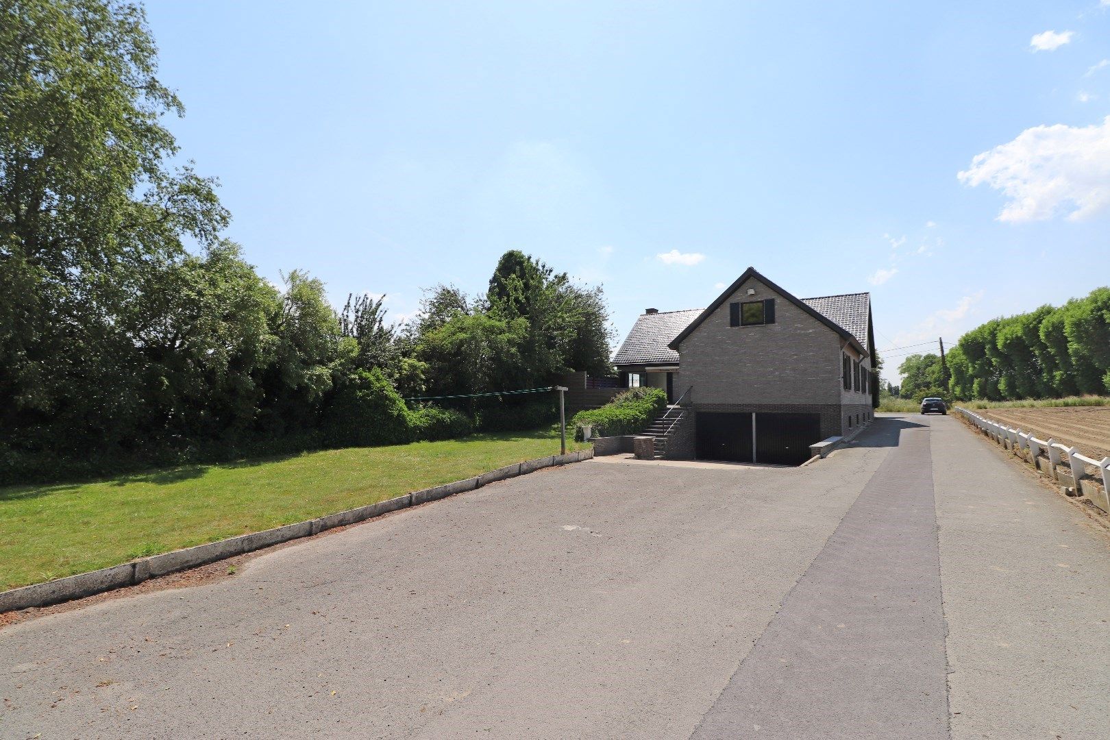 Zeer ruime woning op een landelijke locatie foto 18