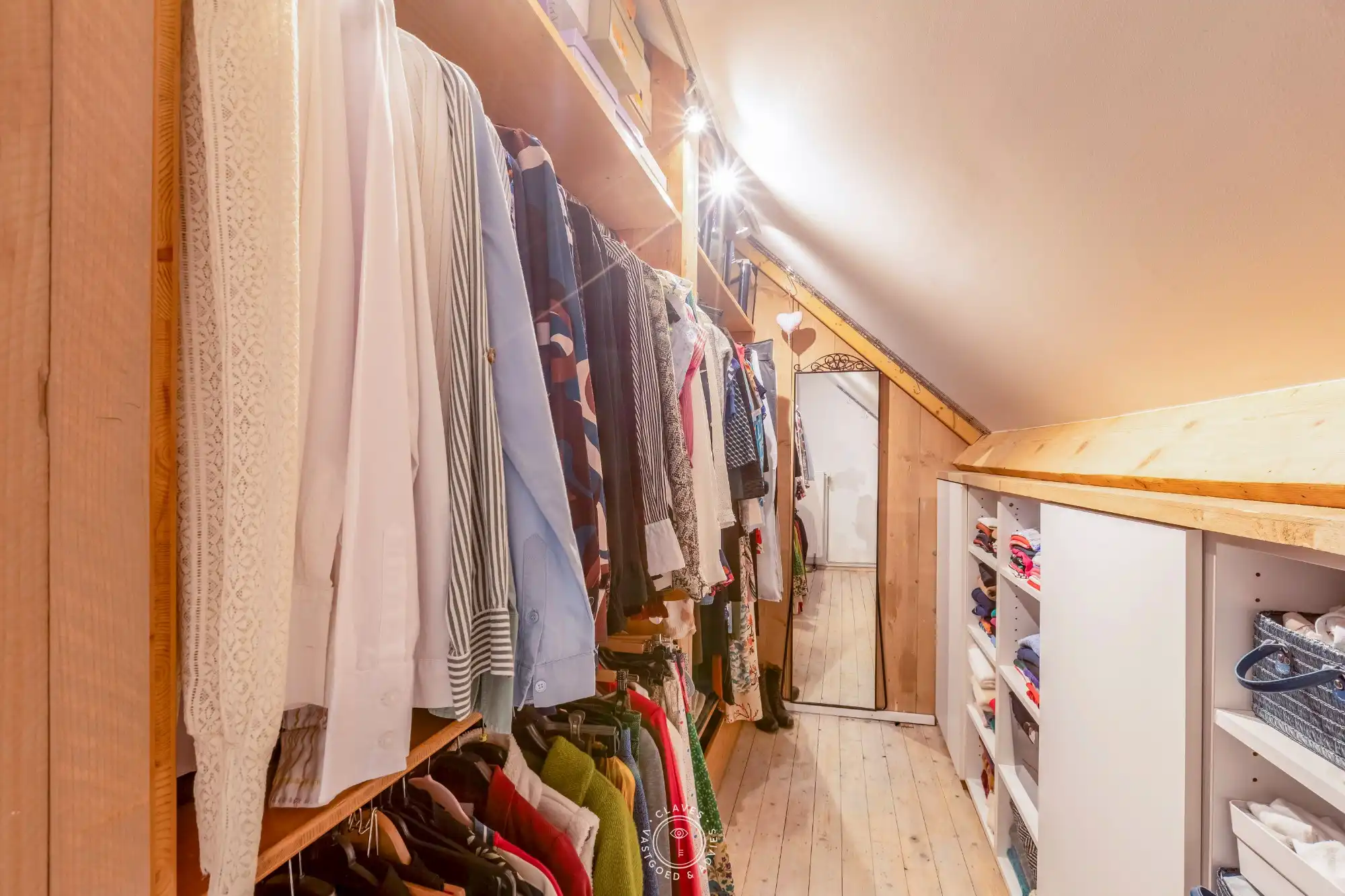 Charmante halfopen bebouwing met open zicht op achterliggende velden foto 21