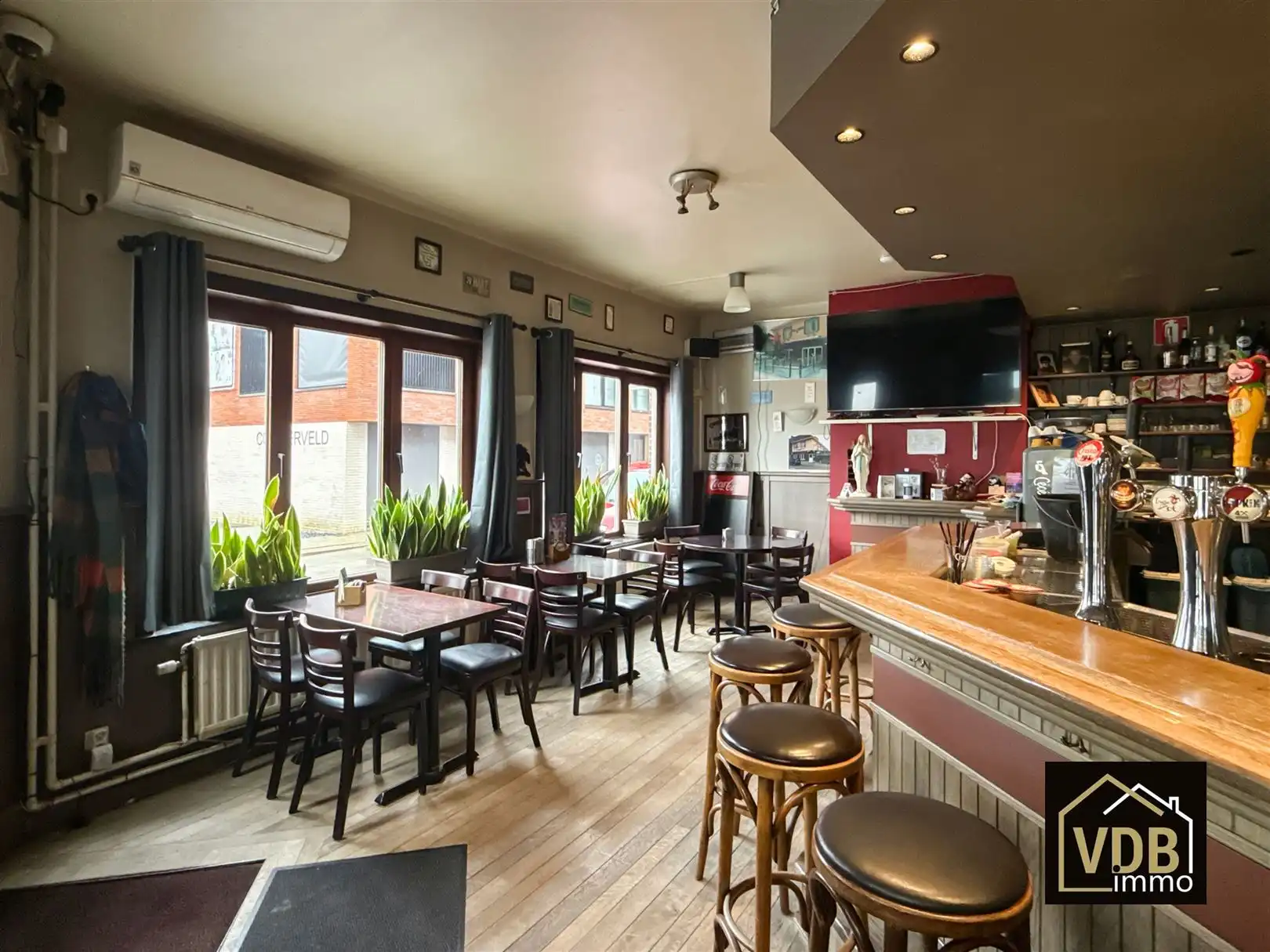 HANDELSHUIS MET WOONST foto 3