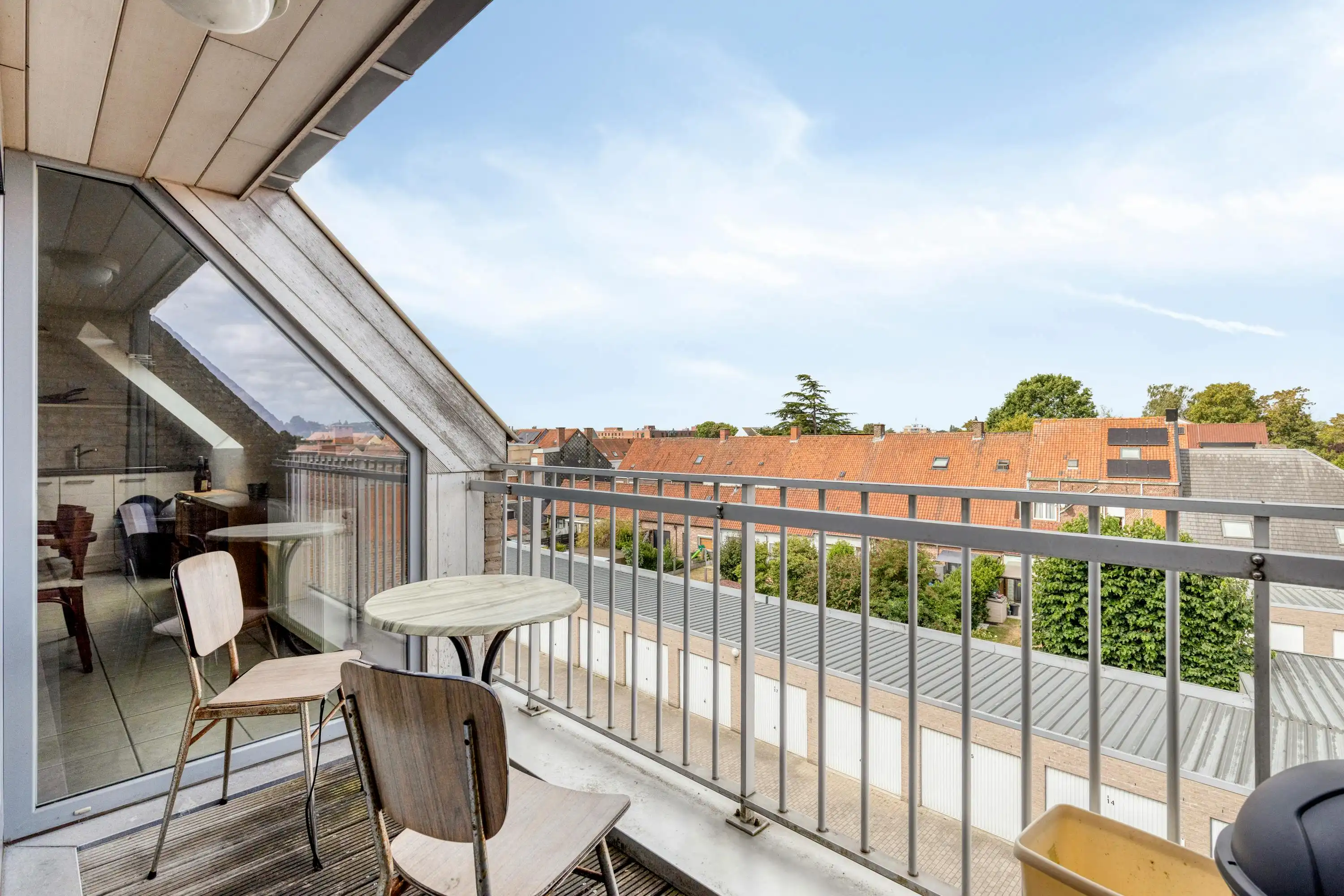 Instapklaar dakappartement met 2 slaapkamers in Roeselare foto 3