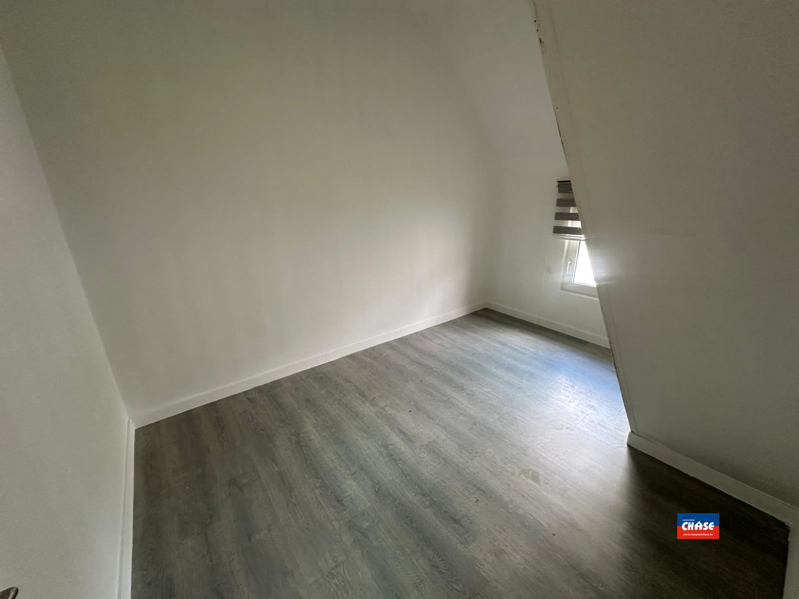 Gerenoveerde rijwoning met 2 slaapkamers en stadstuin foto 12