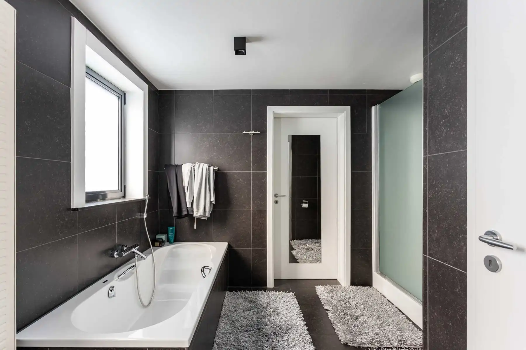 Prachtig onderhouden en instapklare woning vlakbij het centrum van Lede foto 19