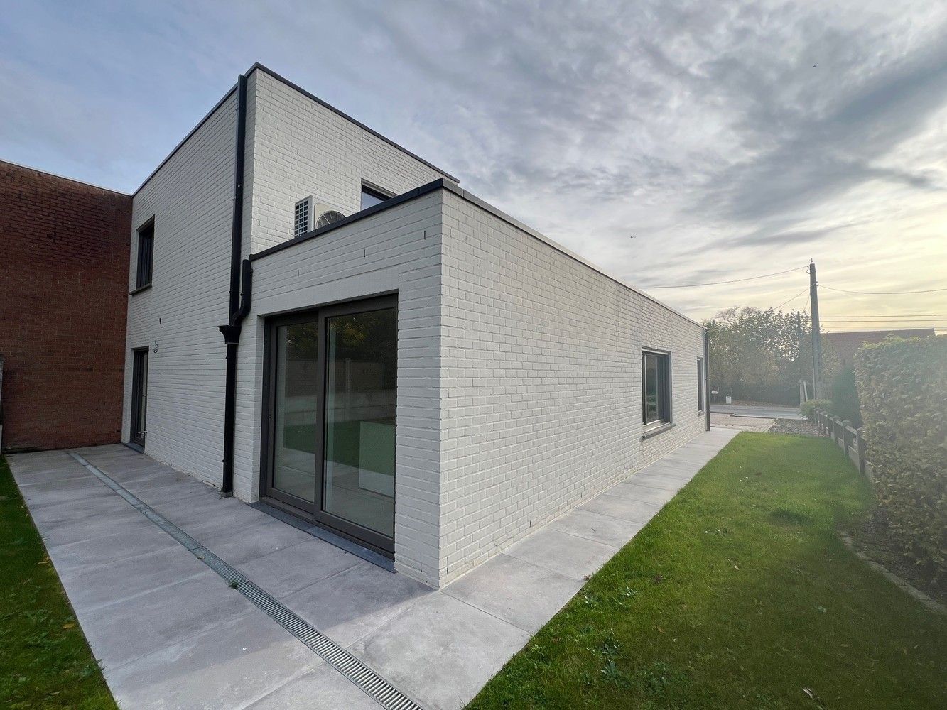 Volledig gerenoveerde woning met 3 slaapkamers en garage foto 11