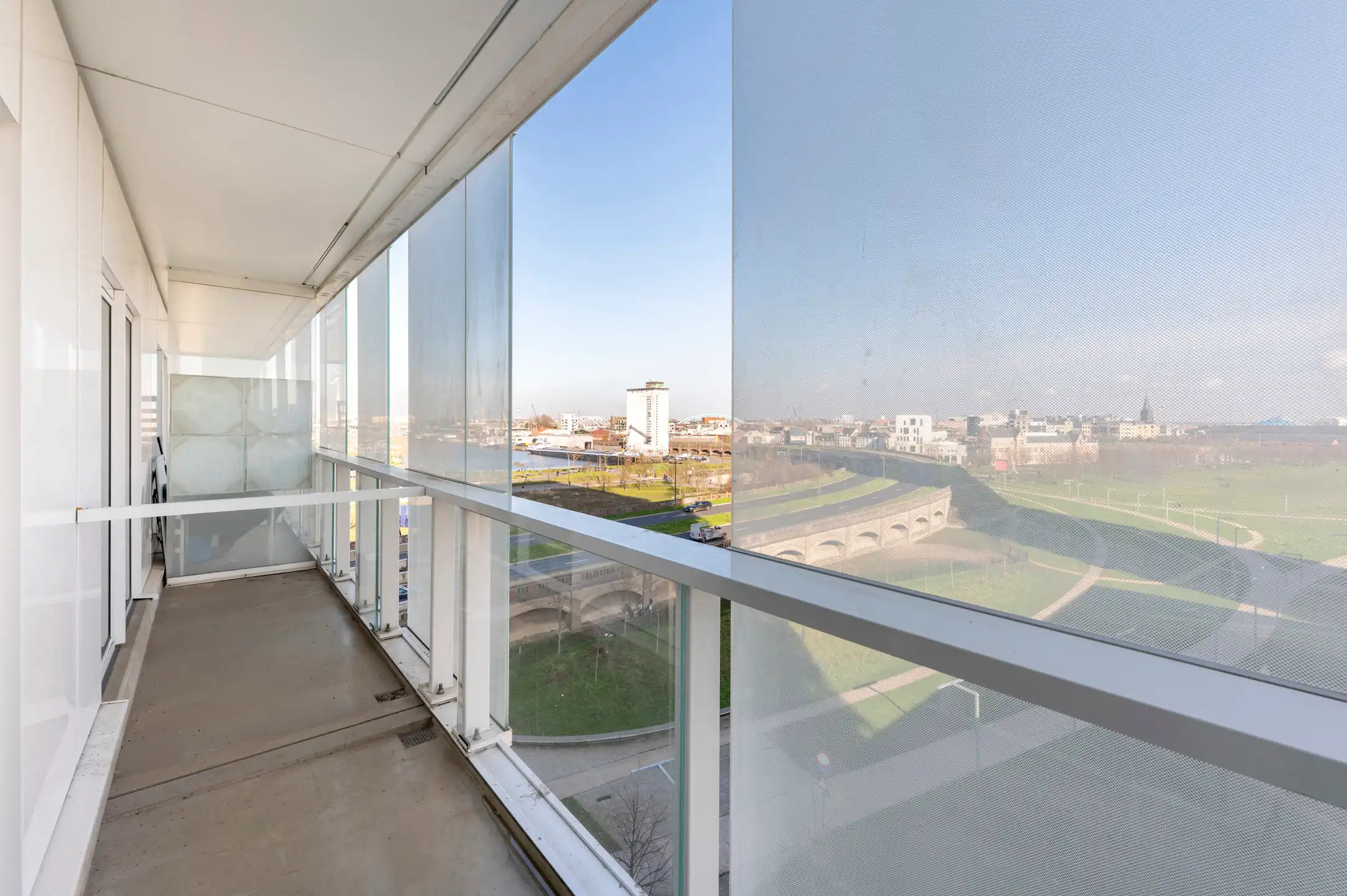 Lichtrijke studio met terras en topligging in Antwerpen foto 3