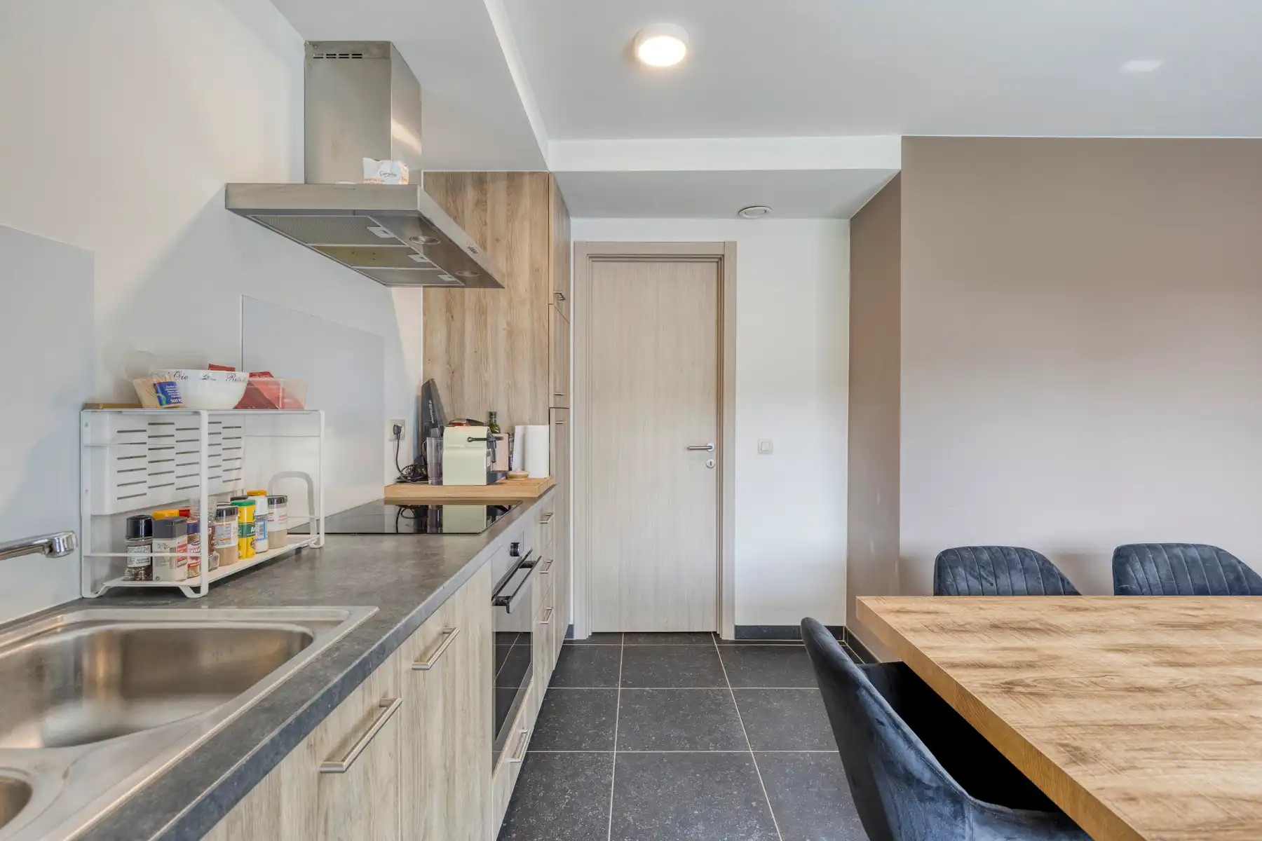 Instapklaar appartement met terras, 2 slpks en staanplaats  foto 5