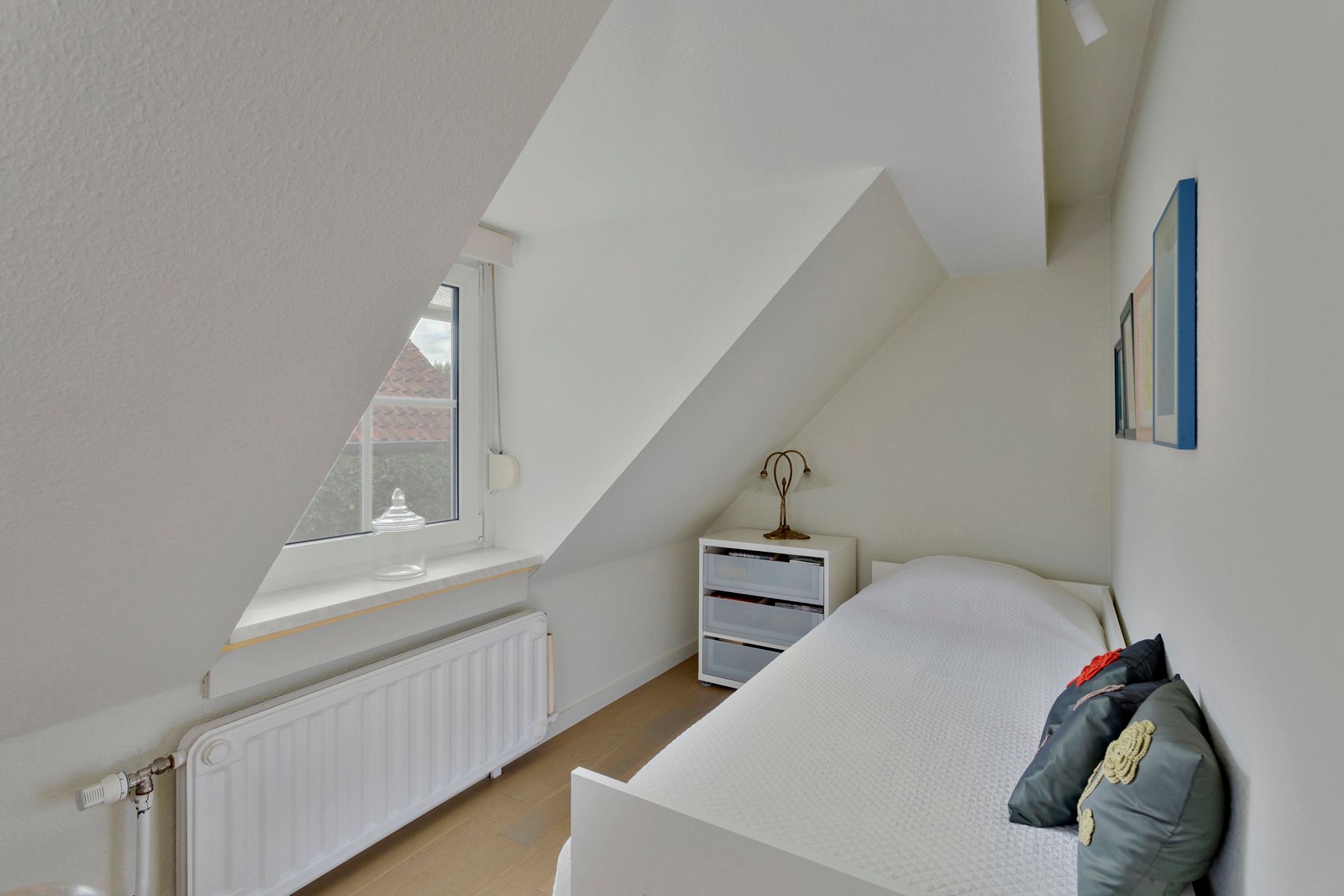 Gerenoveerde hoeve met bijgebouwen en 8 stallen. foto 21